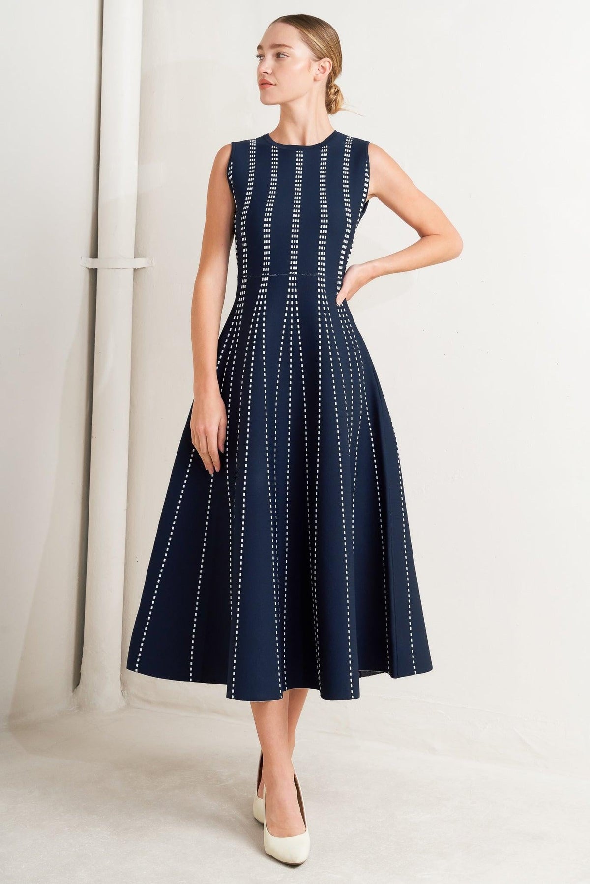 VESTIDO MIDI DE PUNTO JACQUARD PERFECTAMENTE EQUILIBRADO