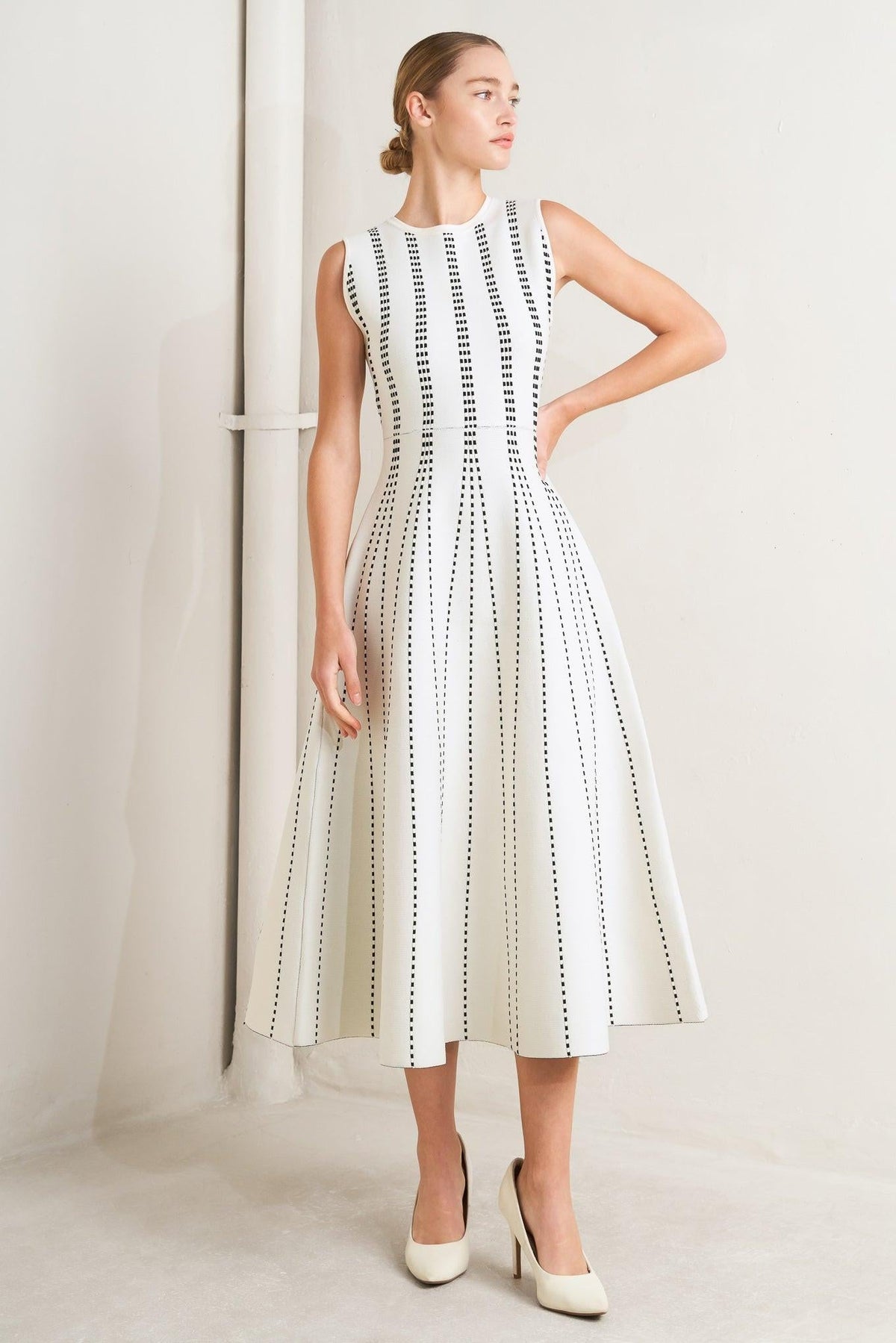 VESTIDO MIDI DE PUNTO JACQUARD PERFECTAMENTE EQUILIBRADO