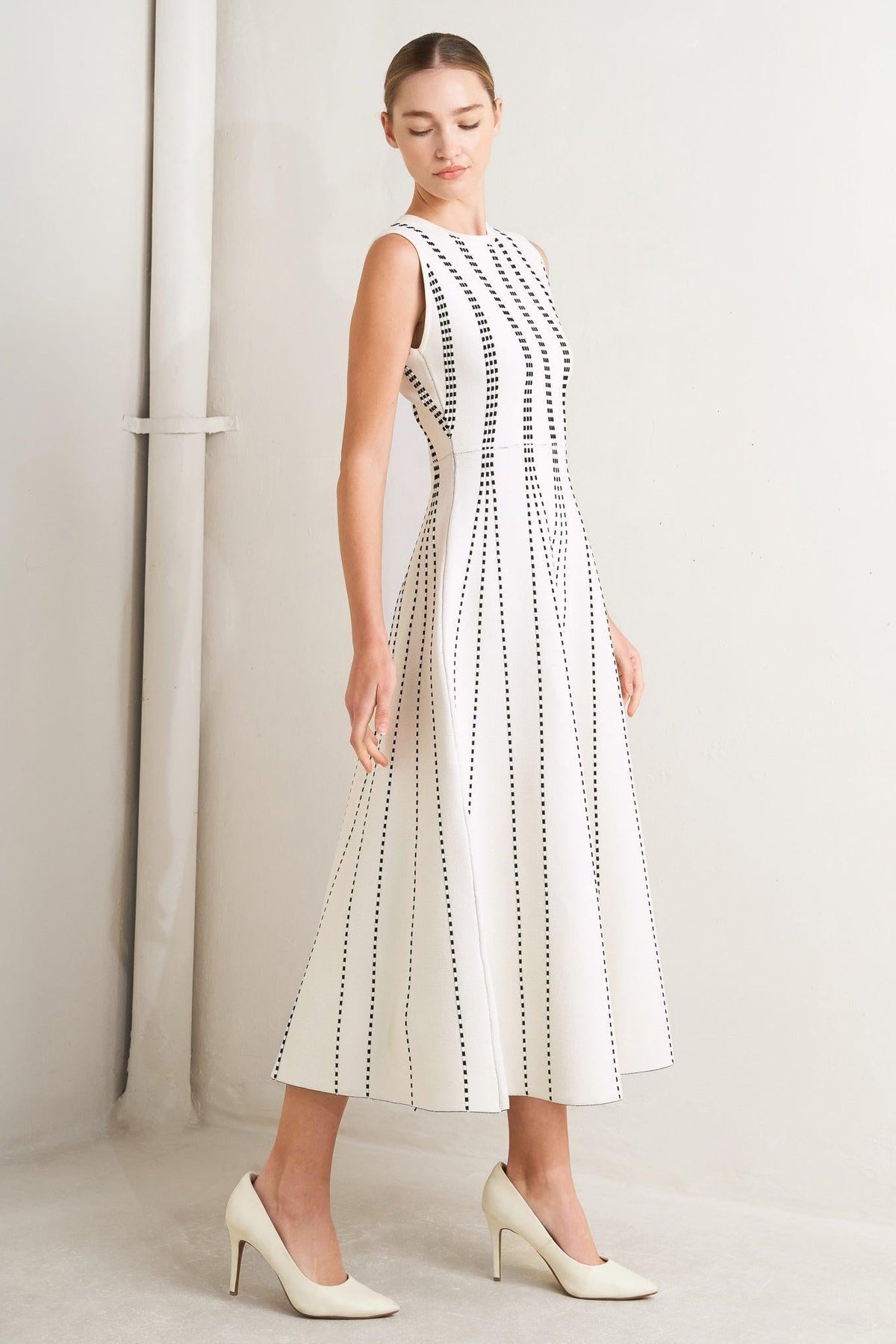 VESTIDO MIDI DE PUNTO JACQUARD PERFECTAMENTE EQUILIBRADO