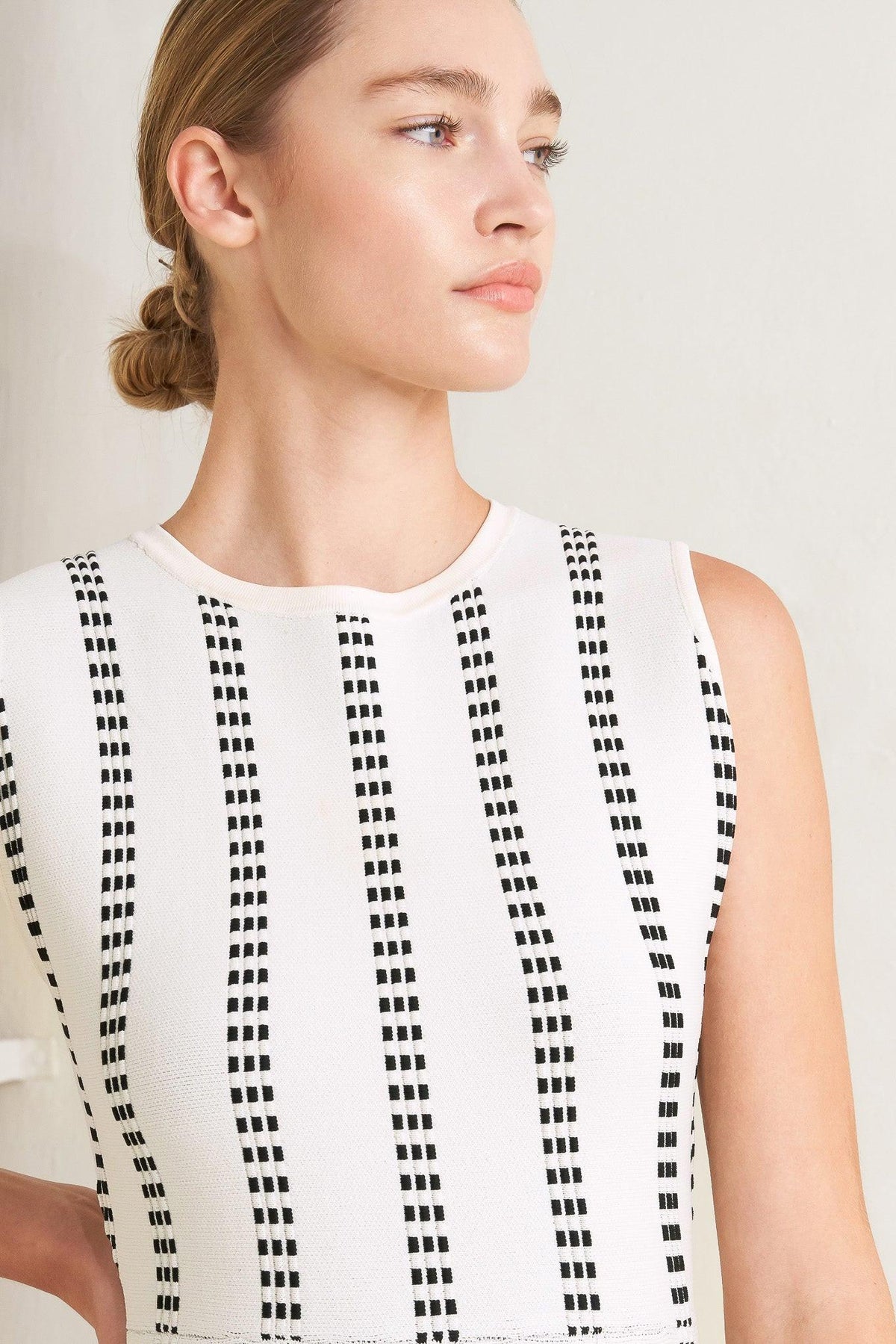 VESTIDO MIDI DE PUNTO JACQUARD PERFECTAMENTE EQUILIBRADO