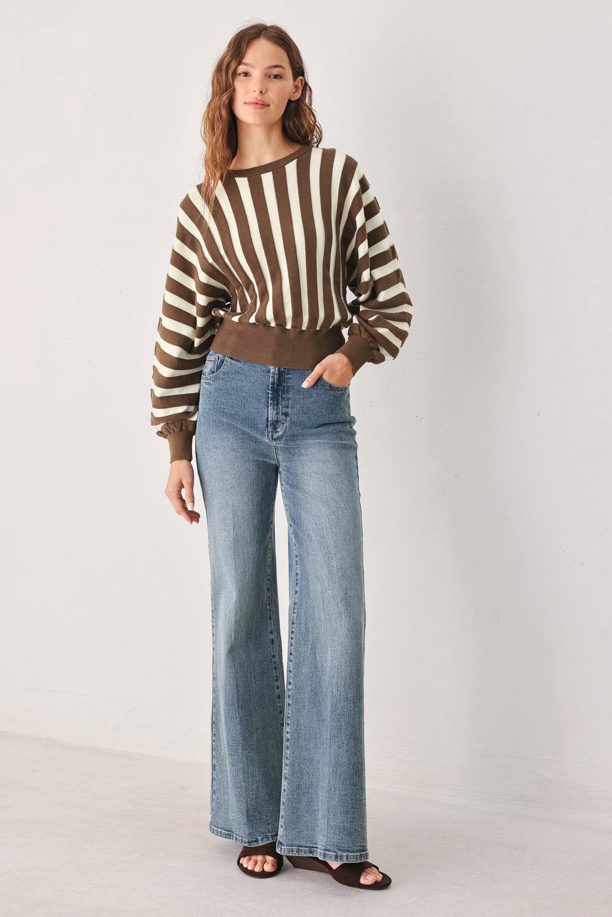 TOP DE PUNTO A RAYAS VERTICALES COLOR CAPPUCCINO