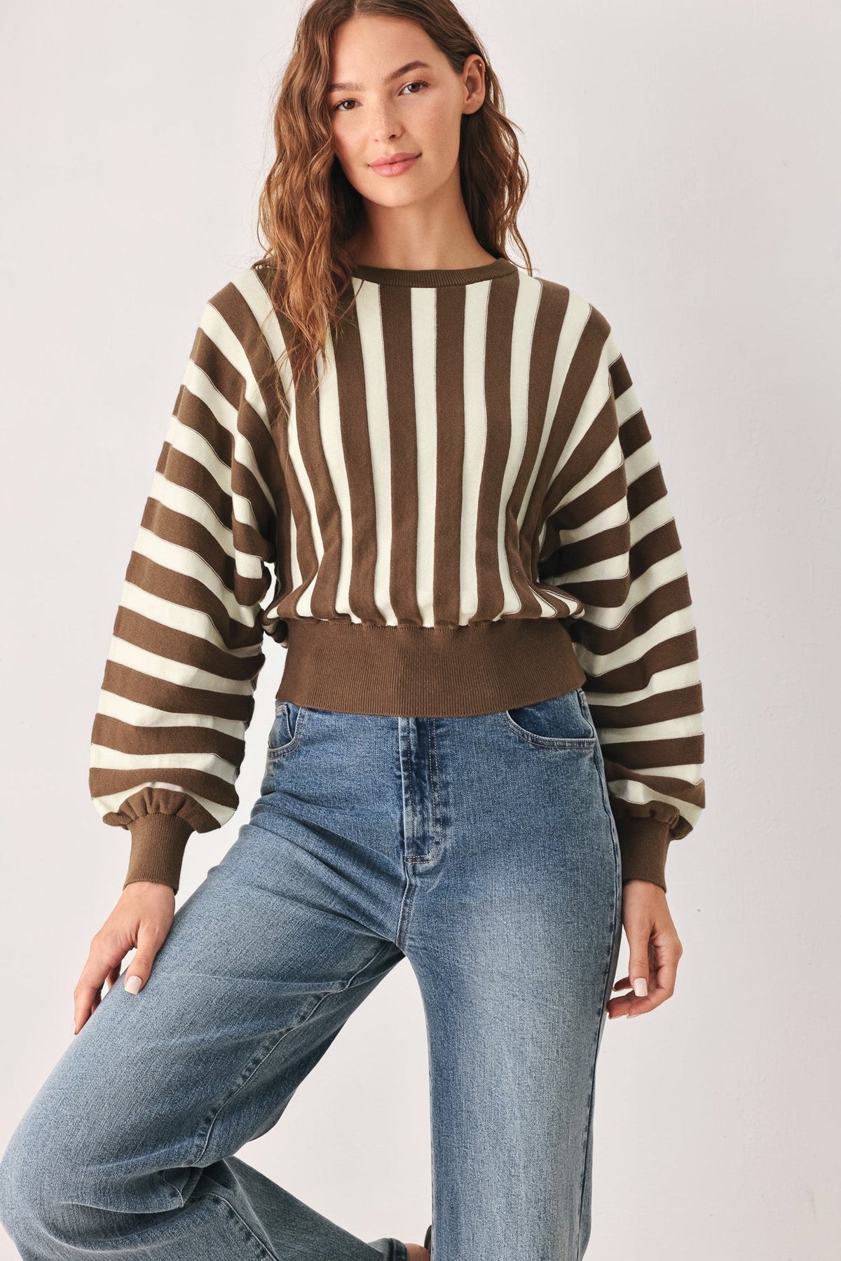 TOP DE PUNTO A RAYAS VERTICALES COLOR CAPPUCCINO