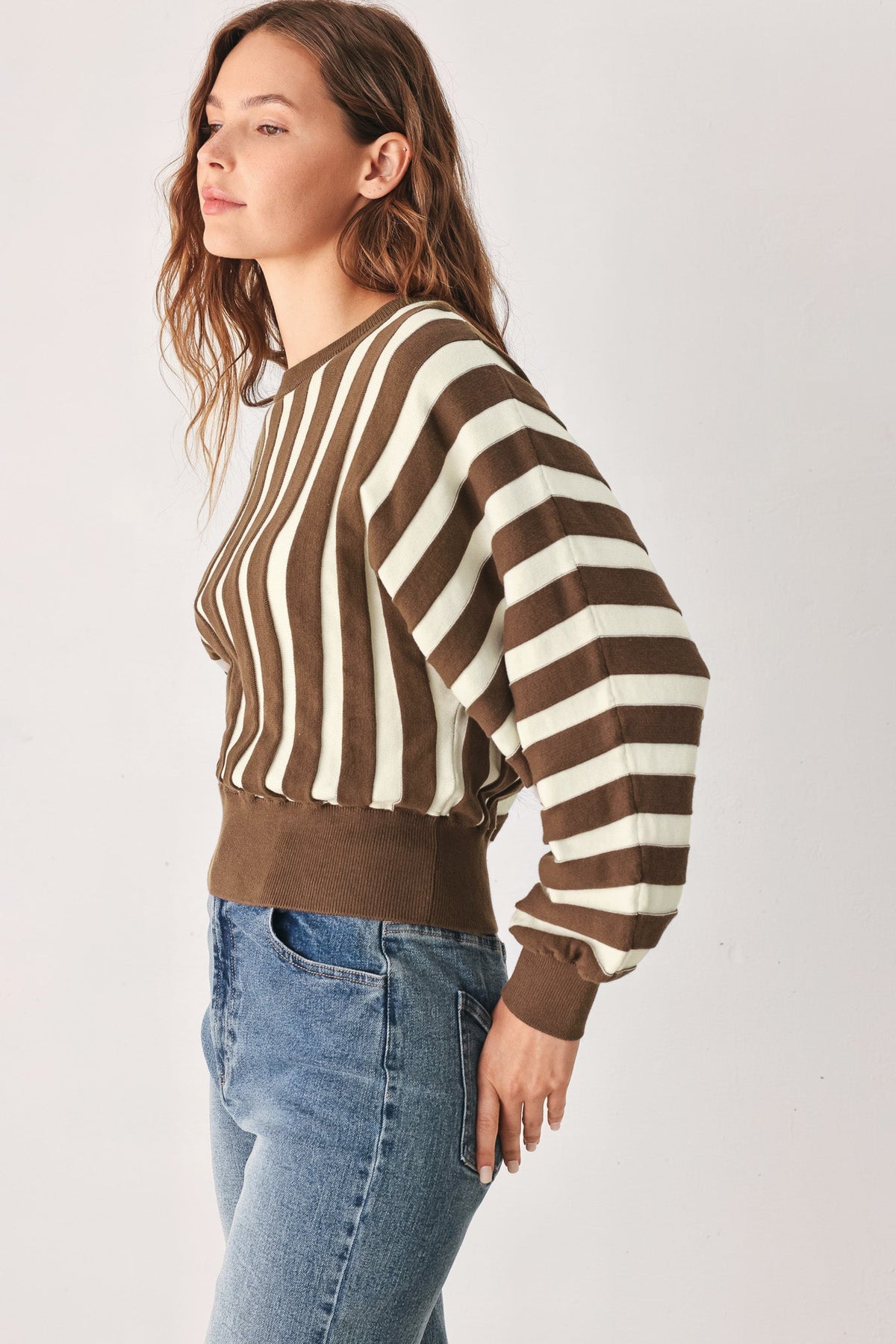 TOP DE PUNTO A RAYAS VERTICALES COLOR CAPPUCCINO