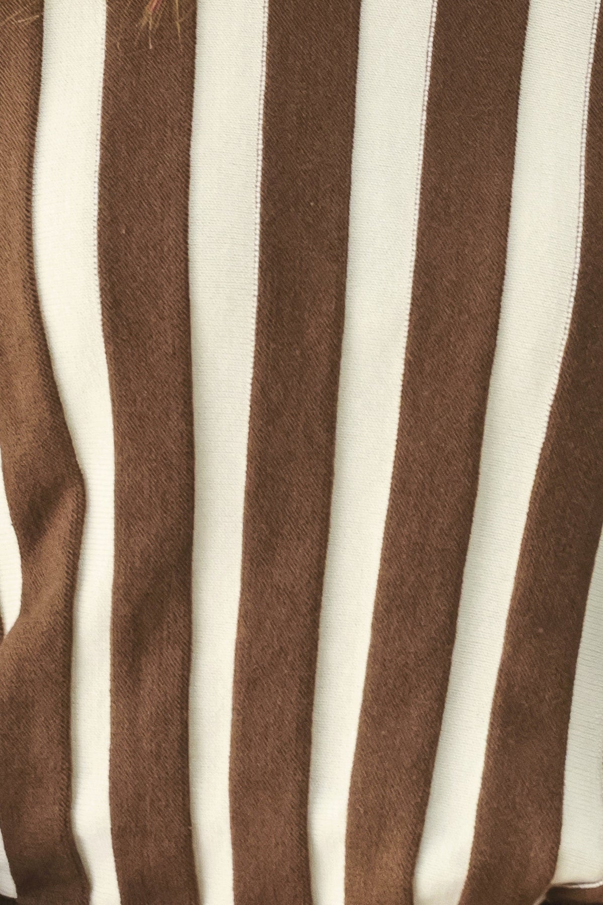 TOP DE PUNTO A RAYAS VERTICALES COLOR CAPPUCCINO