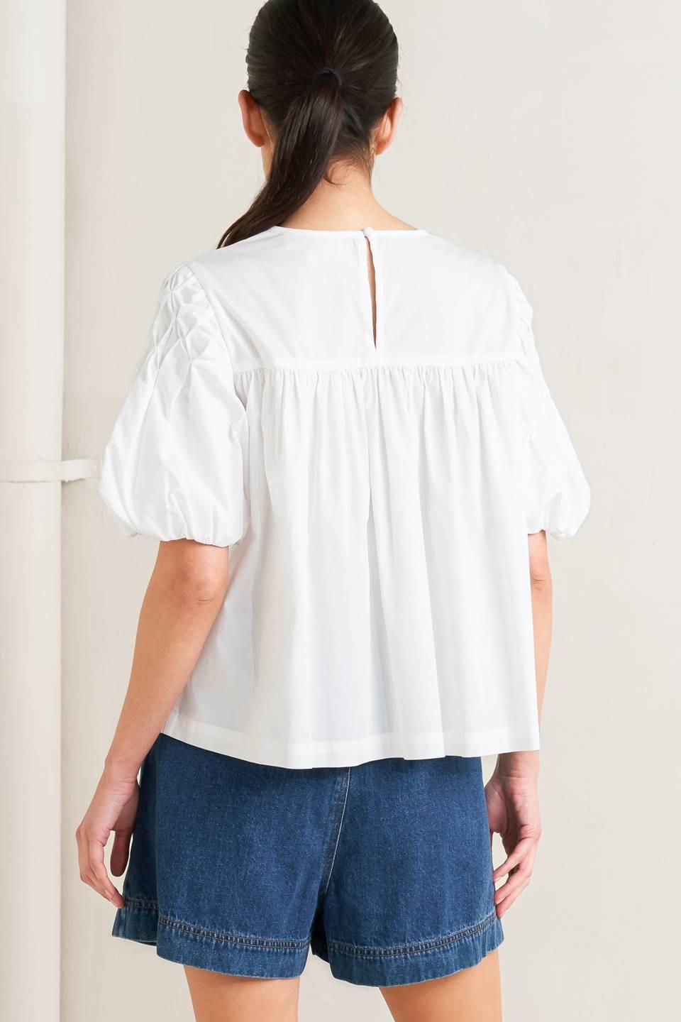 TOP TEJIDO BLANCO DE MANGAS ABULLONADAS