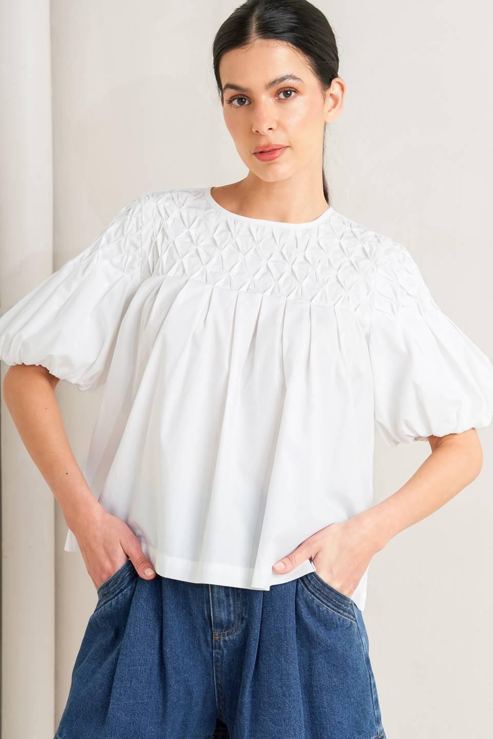 TOP TEJIDO BLANCO DE MANGAS ABULLONADAS