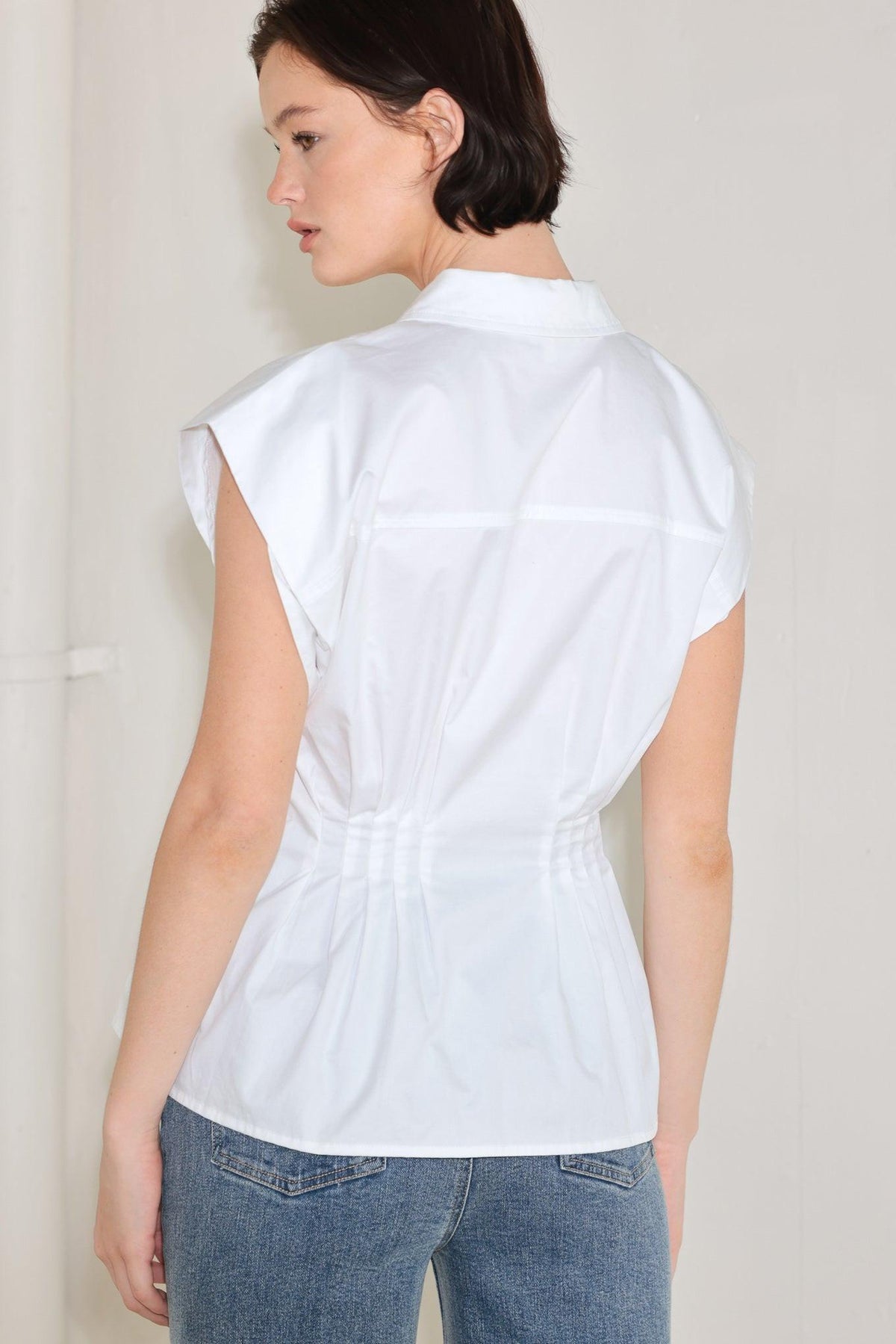 MODERN POISE WOVEN TOP