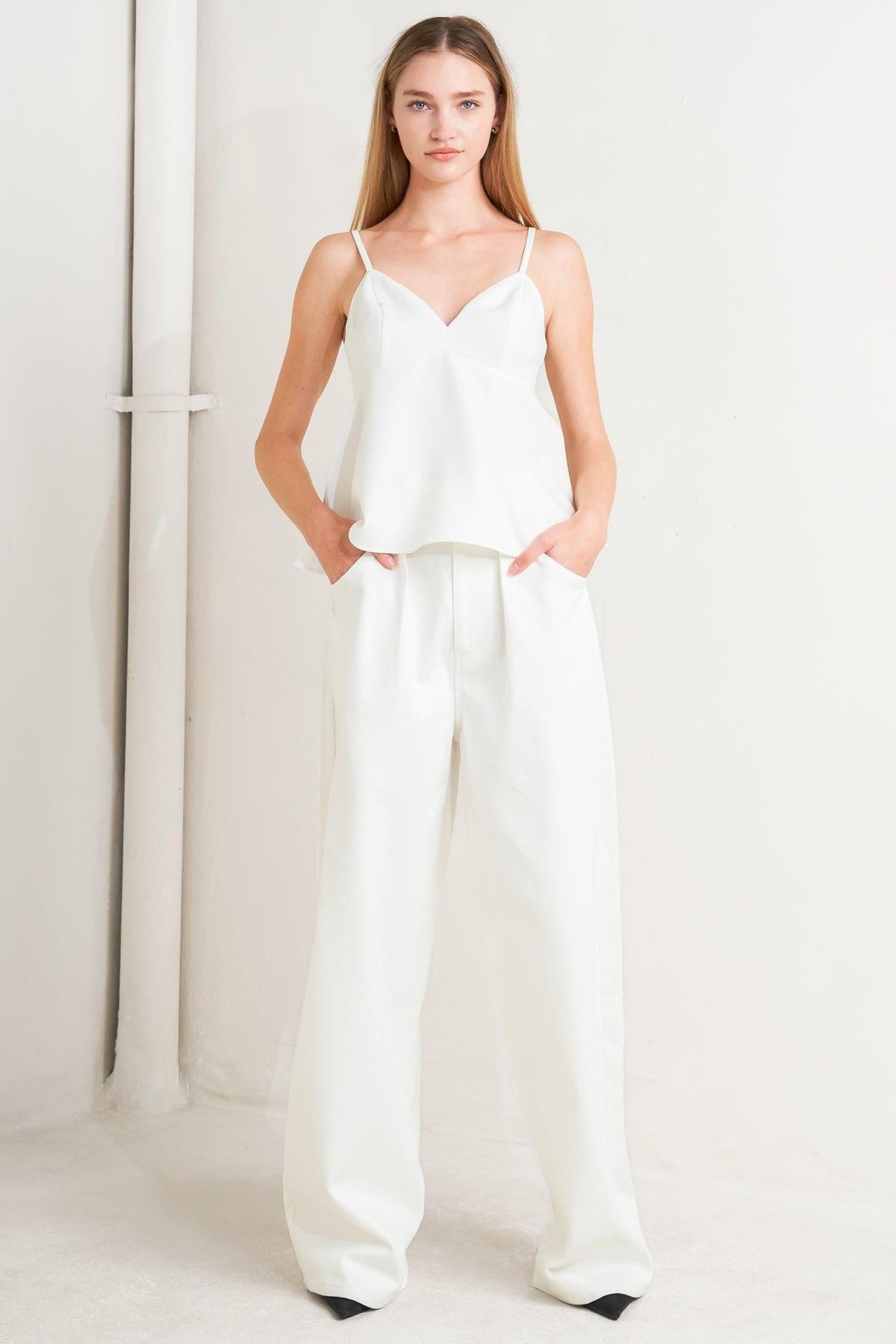MINIMAL MOOD WOVEN CAMI TOP