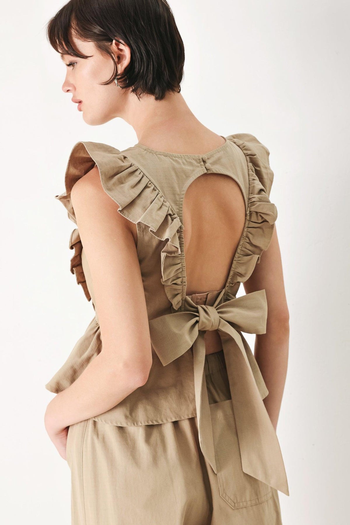 BLUSA TEJIDA DE FLORES BLANCAS