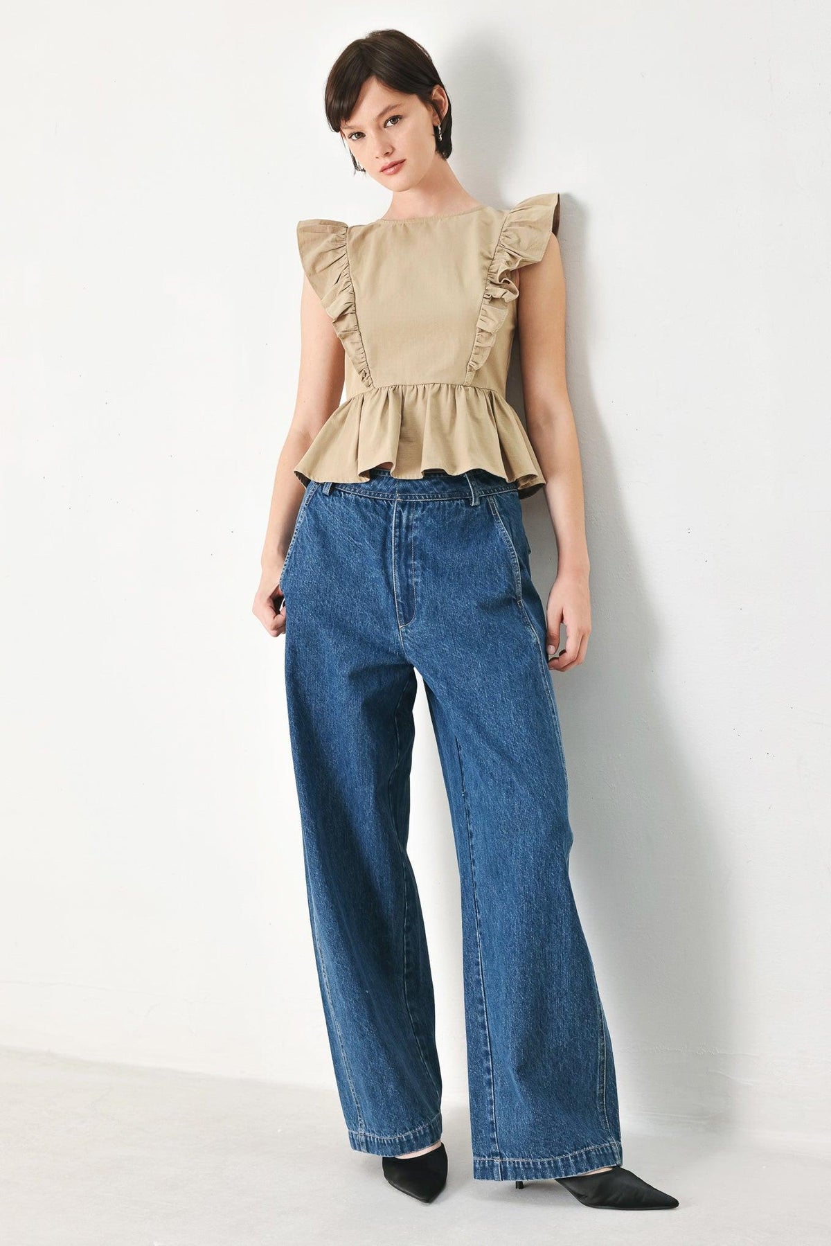 BLUSA TEJIDA DE FLORES BLANCAS