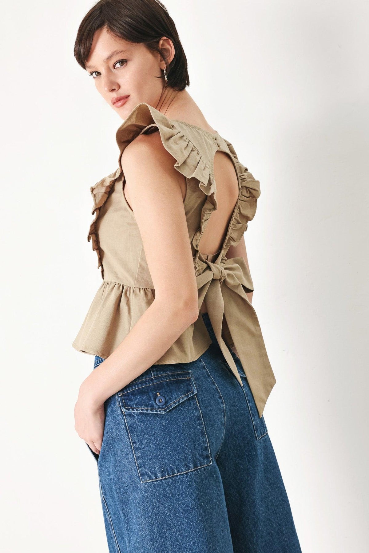 BLUSA TEJIDA DE FLORES BLANCAS