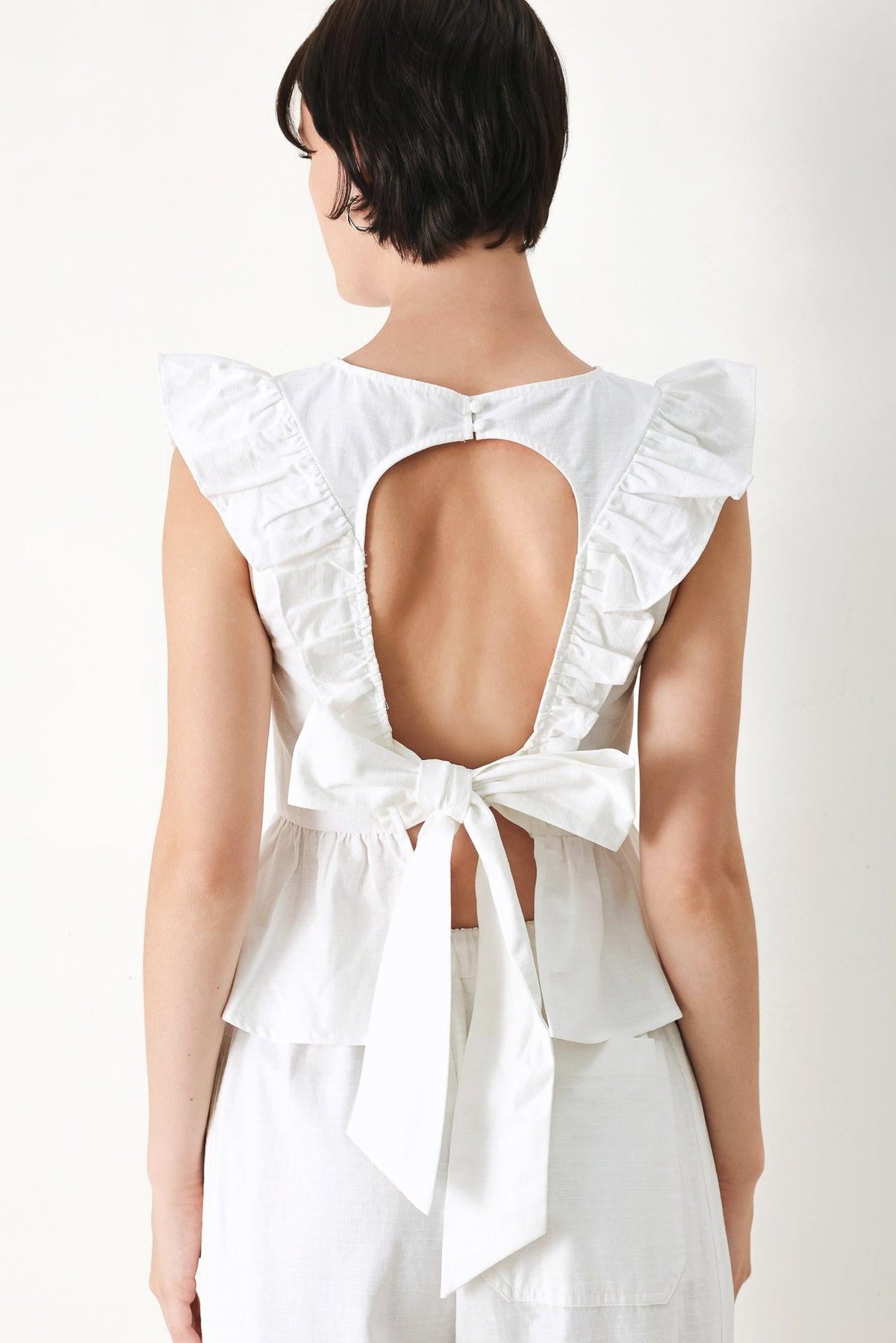 BLUSA TEJIDA DE FLORES BLANCAS