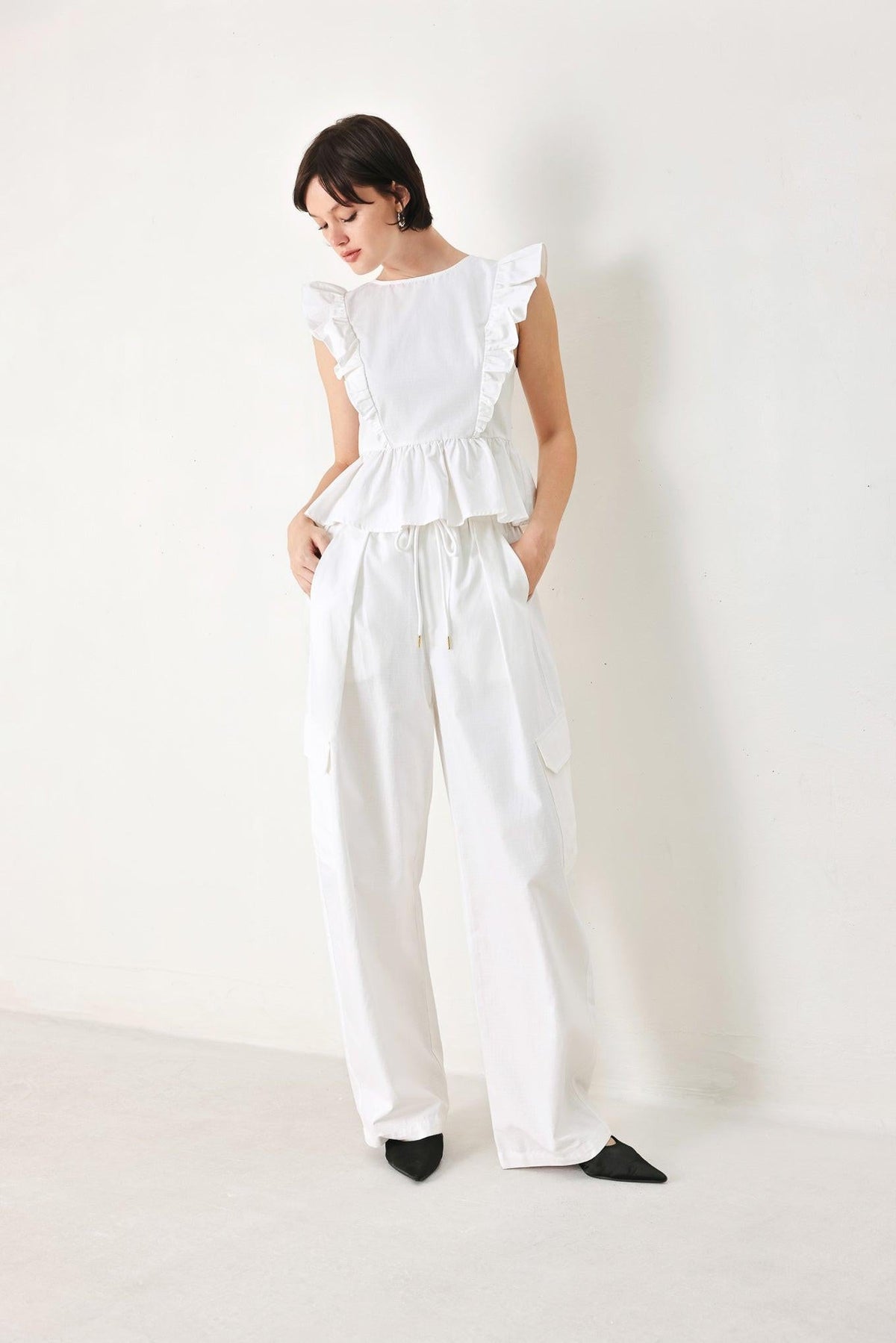 BLUSA TEJIDA DE FLORES BLANCAS