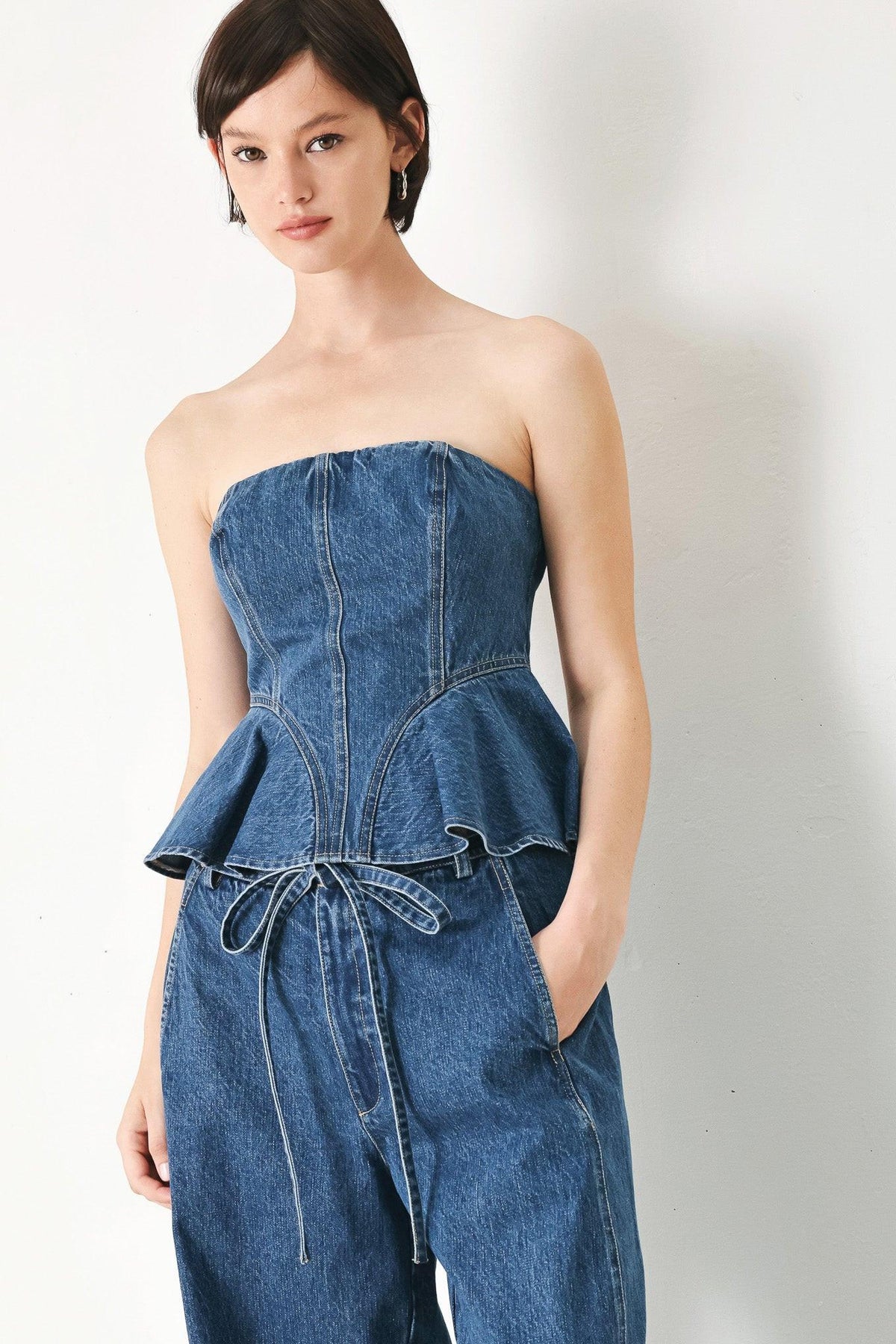 TOP DE DENIM BUSTIER CON ESTAMPADO DE FLORES AZULES