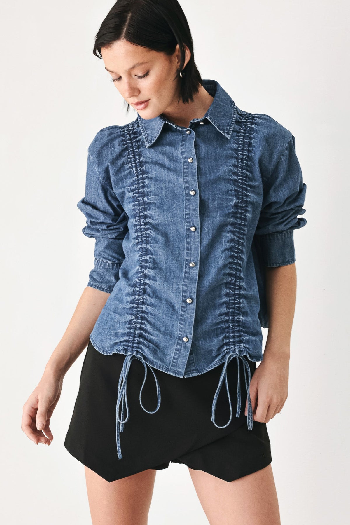 TOP DE BOTONES EN DENIM FRUNCIDO ÍNDIGO CASUAL ENCOUNTER