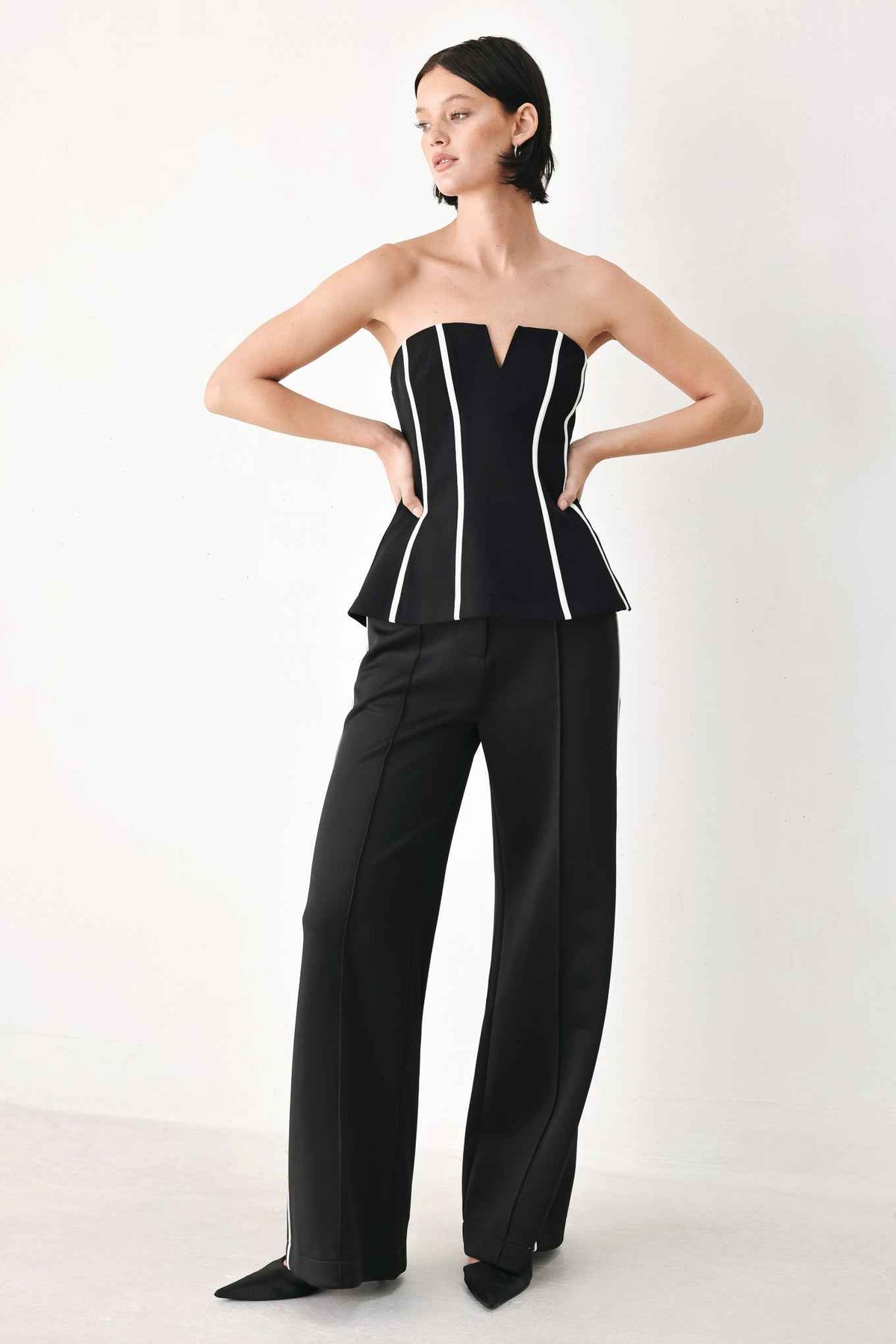 BLACK AND WHITE REIGN WOVEN TUBE TOP