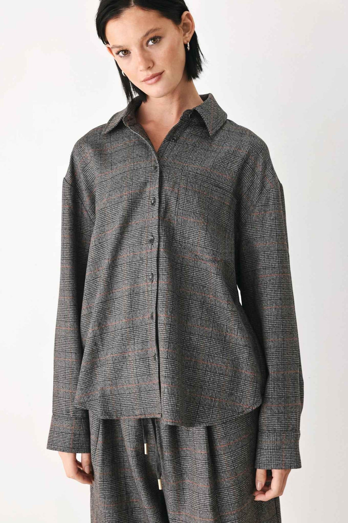 OFF THE CLOCK PLAID BUTTON DOWN TOP