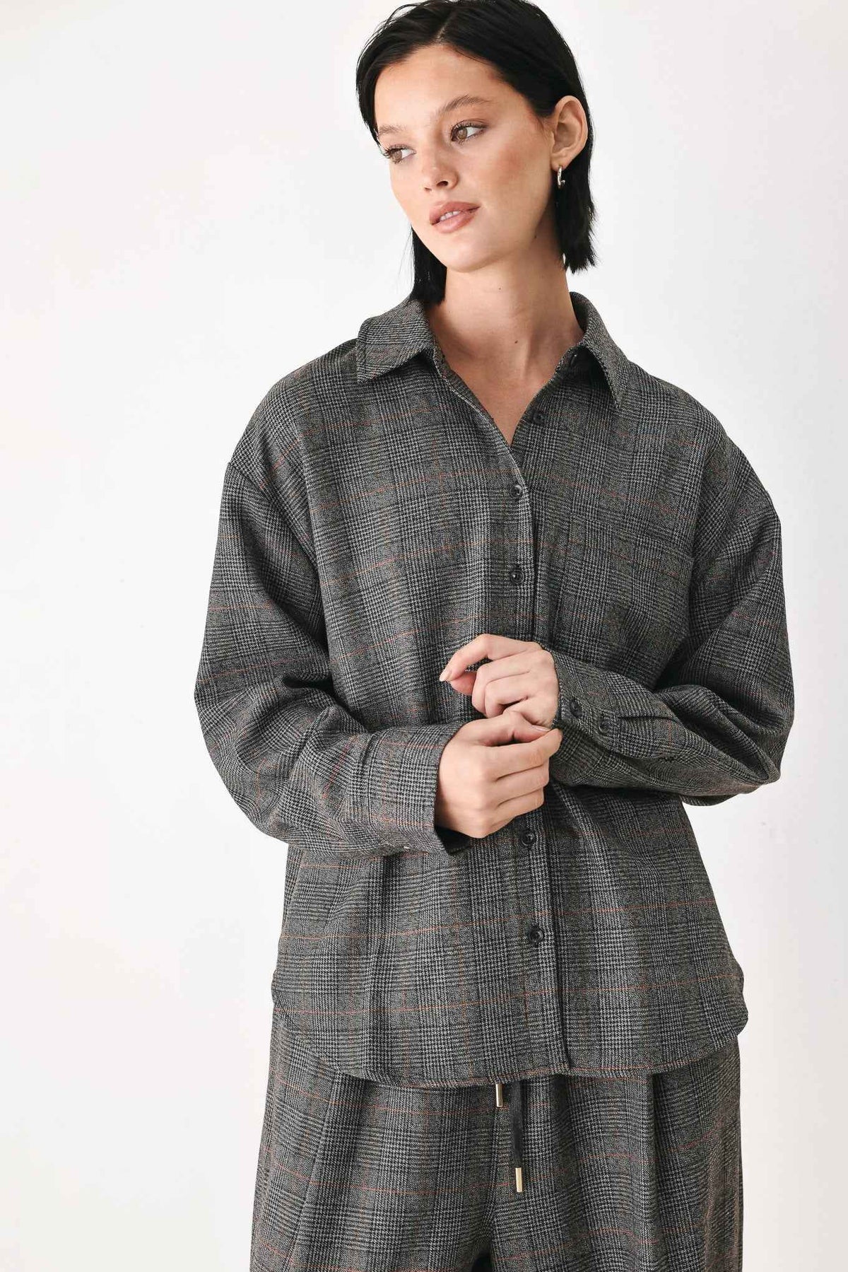 OFF THE CLOCK PLAID BUTTON DOWN TOP