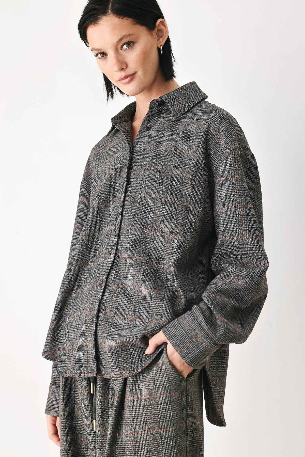 OFF THE CLOCK PLAID BUTTON DOWN TOP