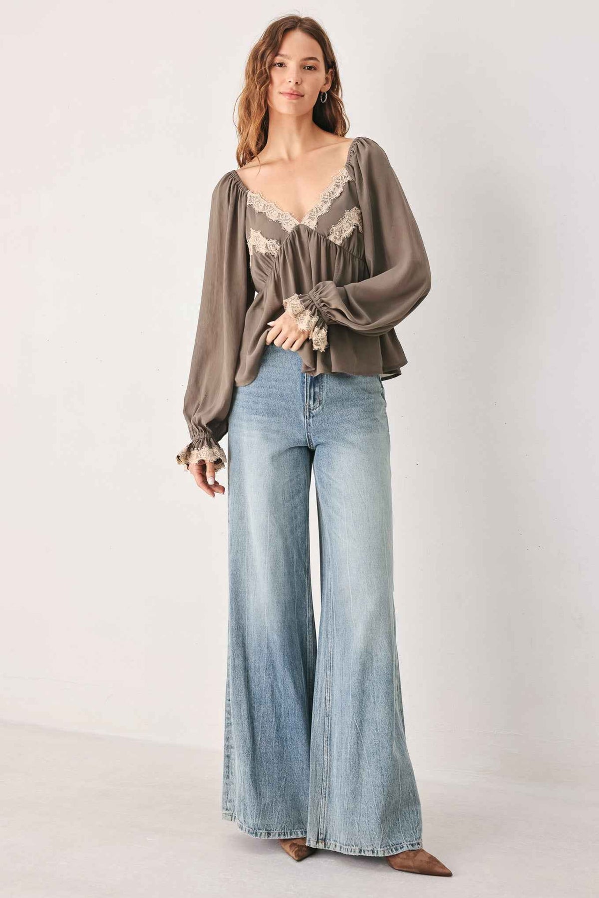 GREIGE ROMANTIC LACE-TRIM WOVEN TOP