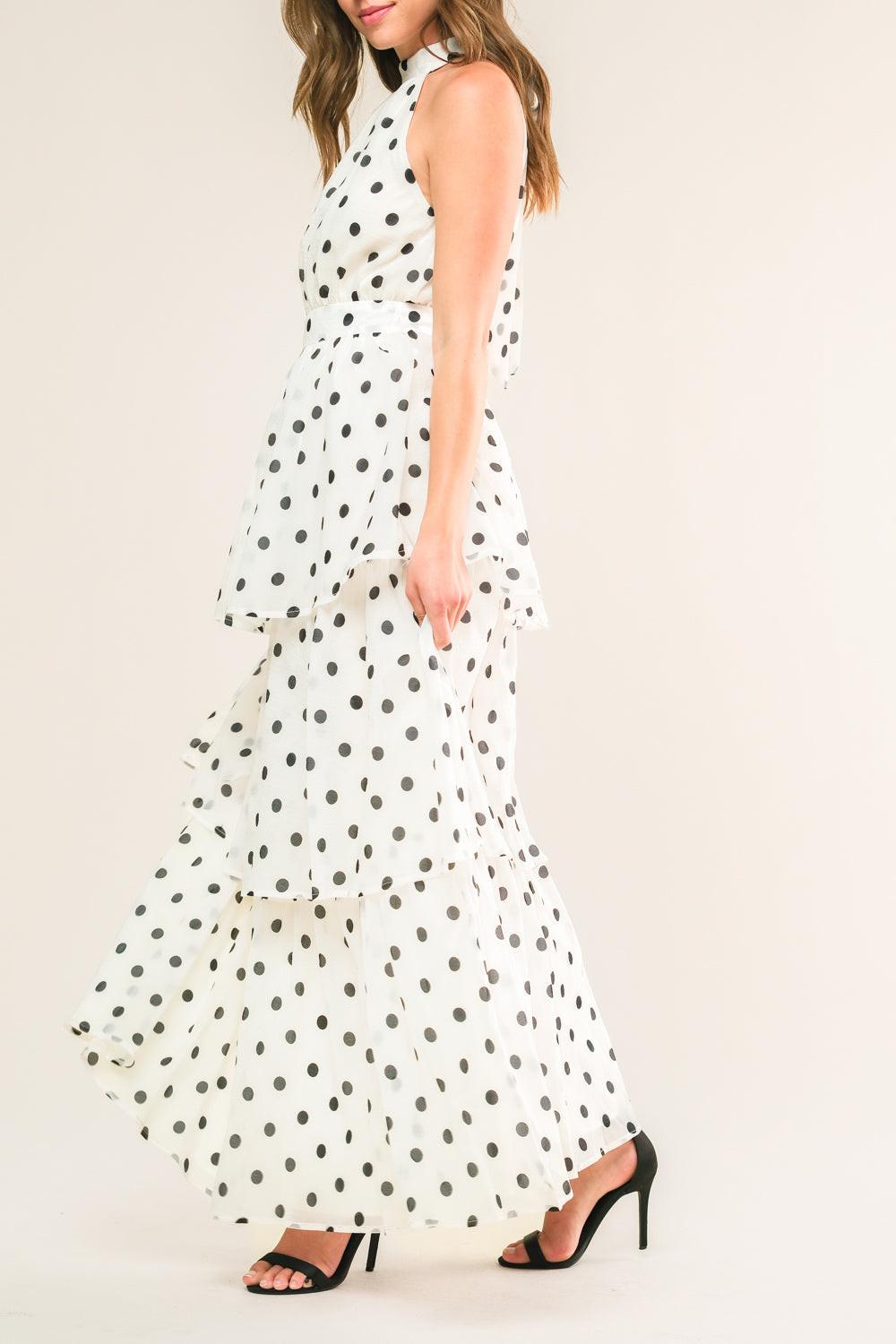 VESTIDO LARGO TEJIDO A LO LARGO DE LA ORILLA
