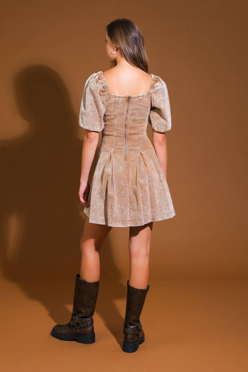 MINIVESTIDO DE SARGA SOFISTICACIÓN URBANA