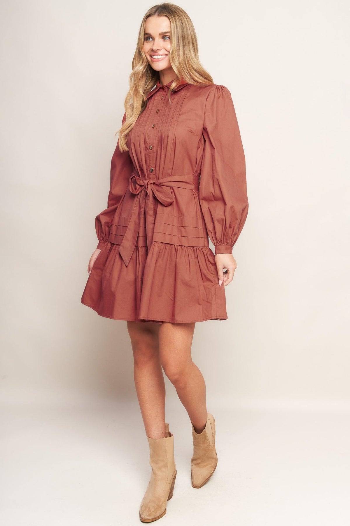 MINIVESTIDO TEJIDO CON POSE ESTÉTICA
