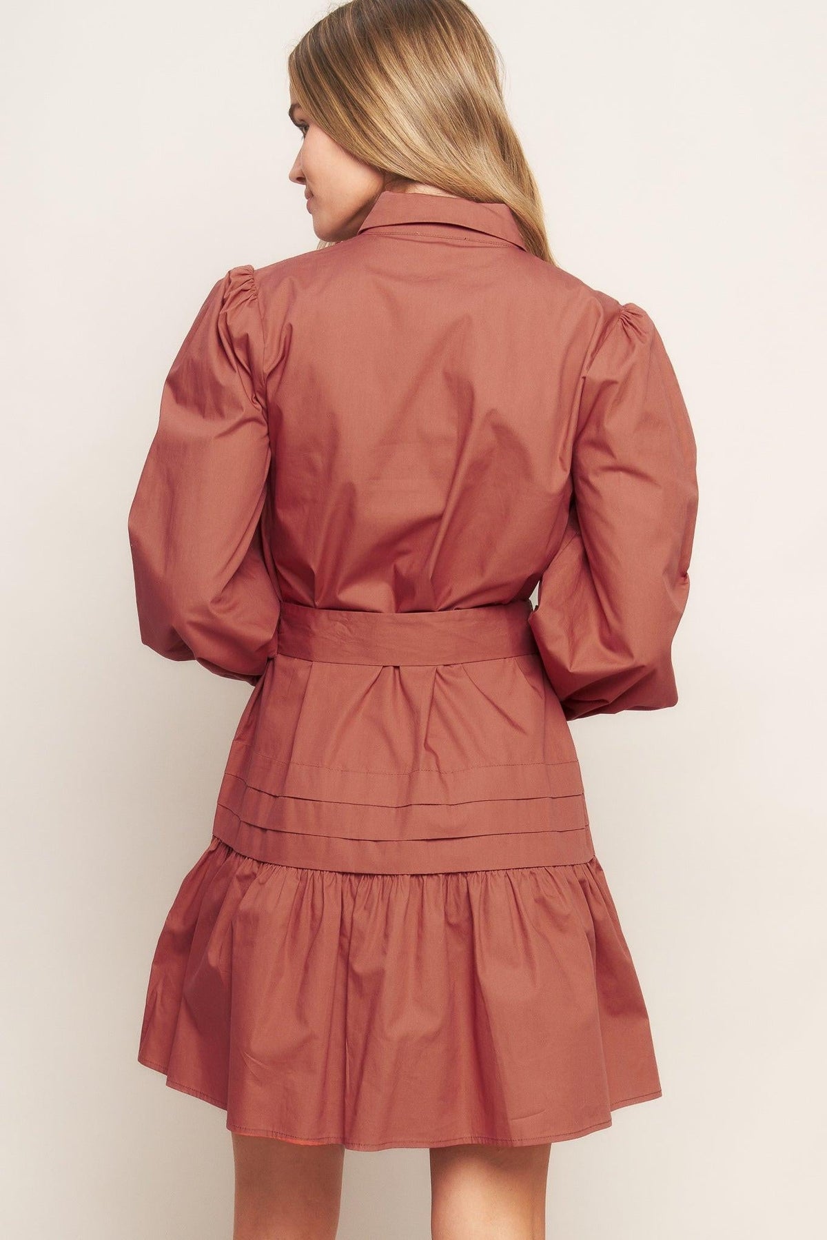 MINIVESTIDO TEJIDO CON POSE ESTÉTICA