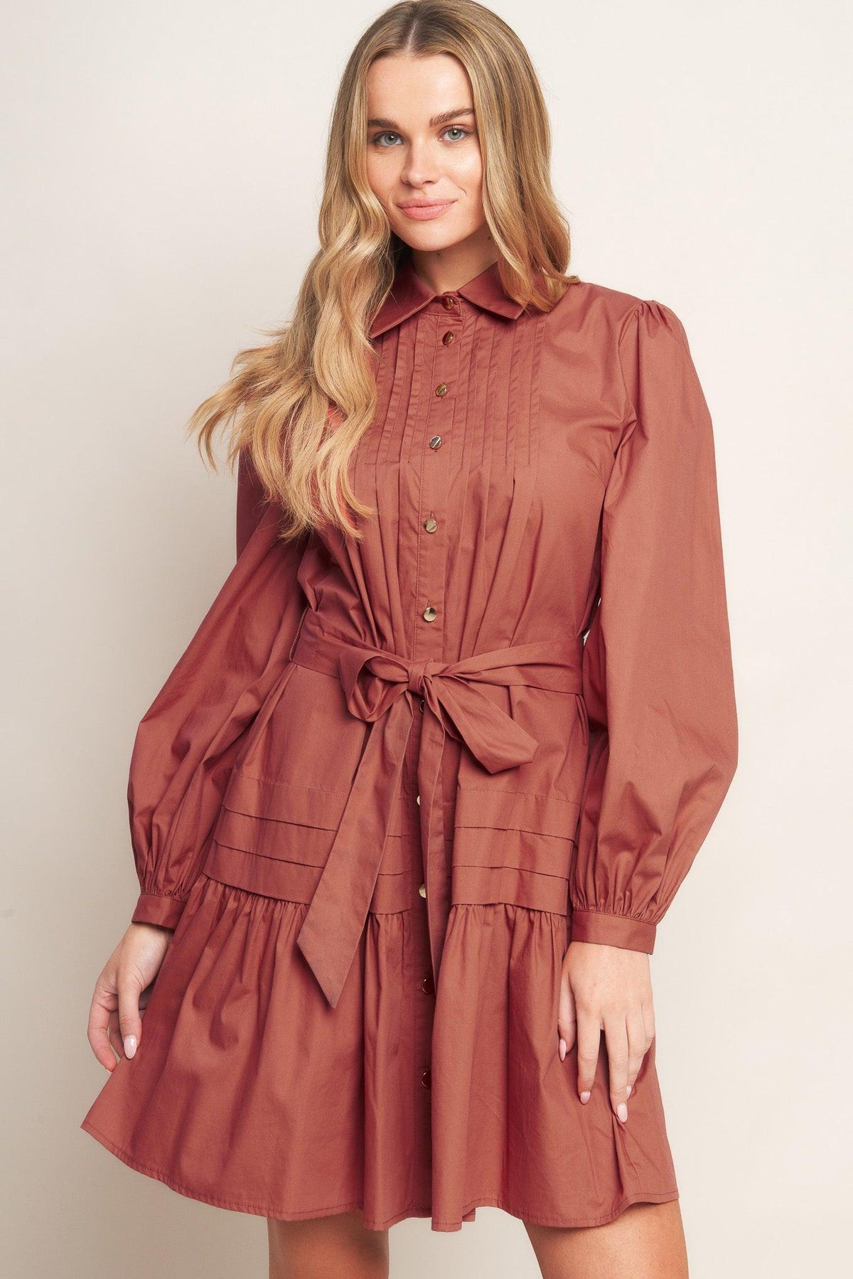 MINIVESTIDO TEJIDO CON POSE ESTÉTICA