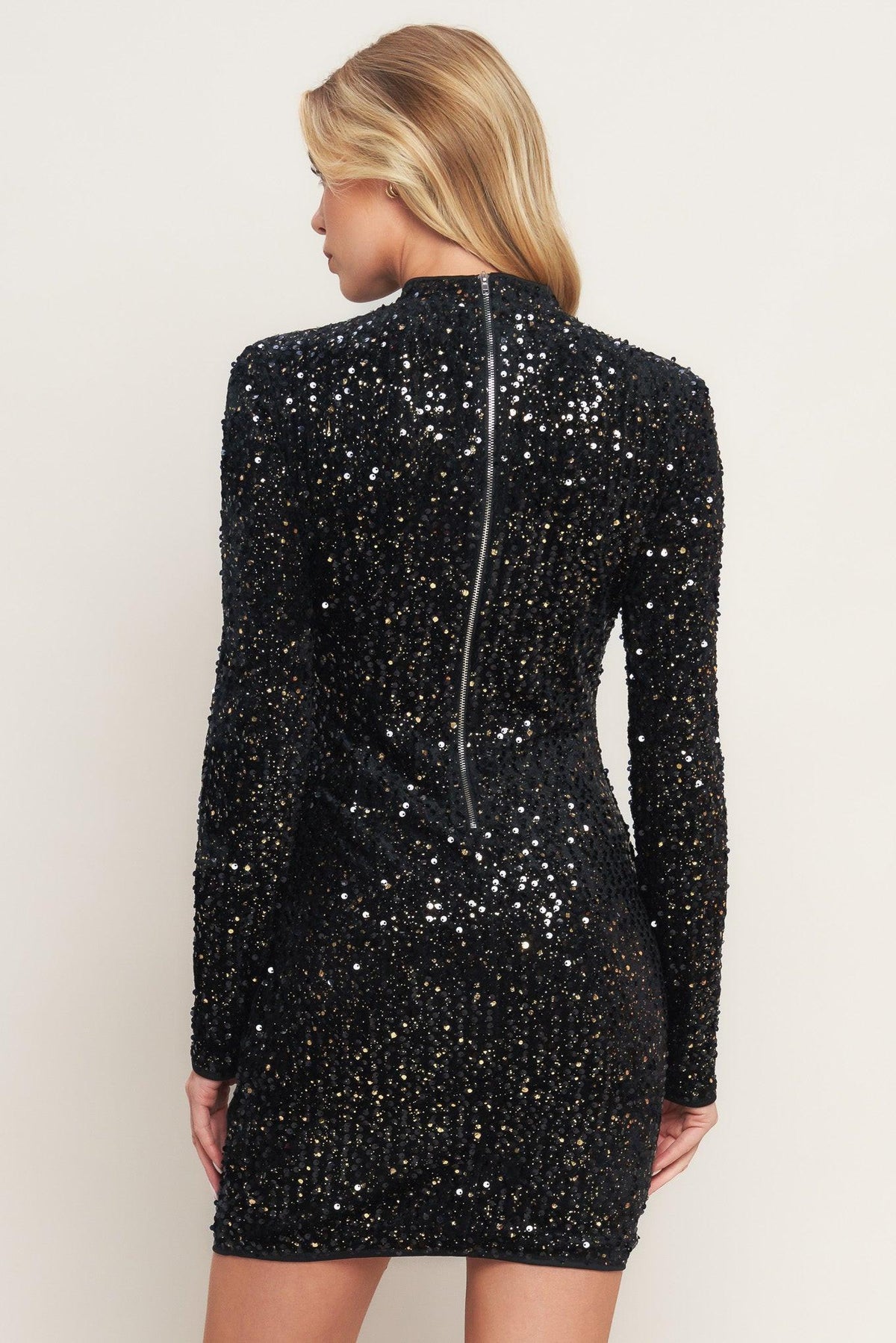 VESTIDO CORTO DE LENTEJUELAS "CAPRICHOS DEL DESTINO"