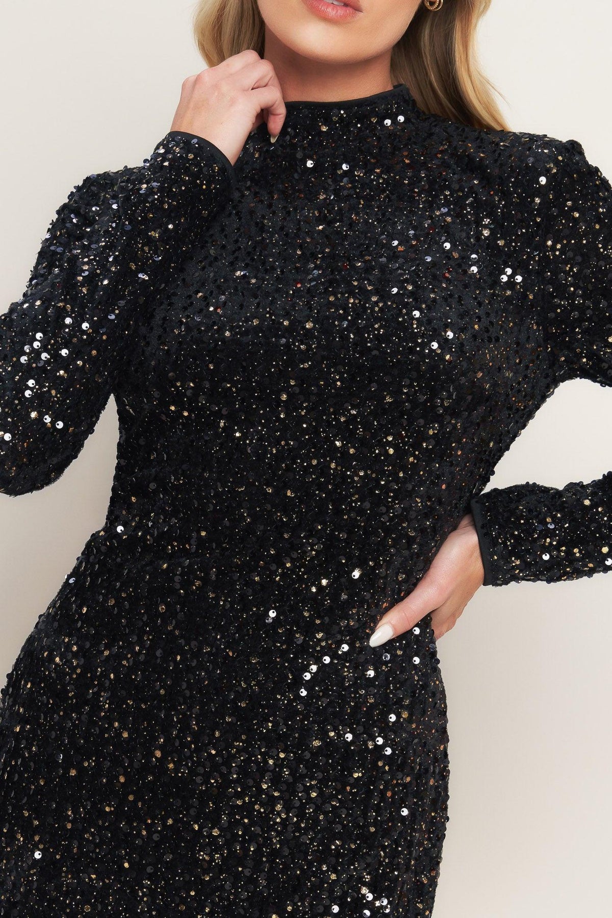 VESTIDO CORTO DE LENTEJUELAS "CAPRICHOS DEL DESTINO"