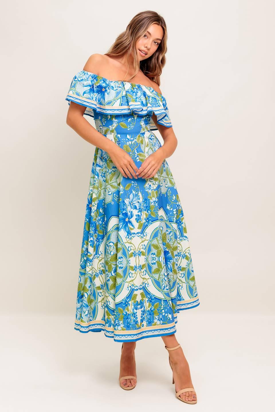 VESTIDO MIDI TEJIDO AZUL POLVO CON ESTAMPADO TROPICAL