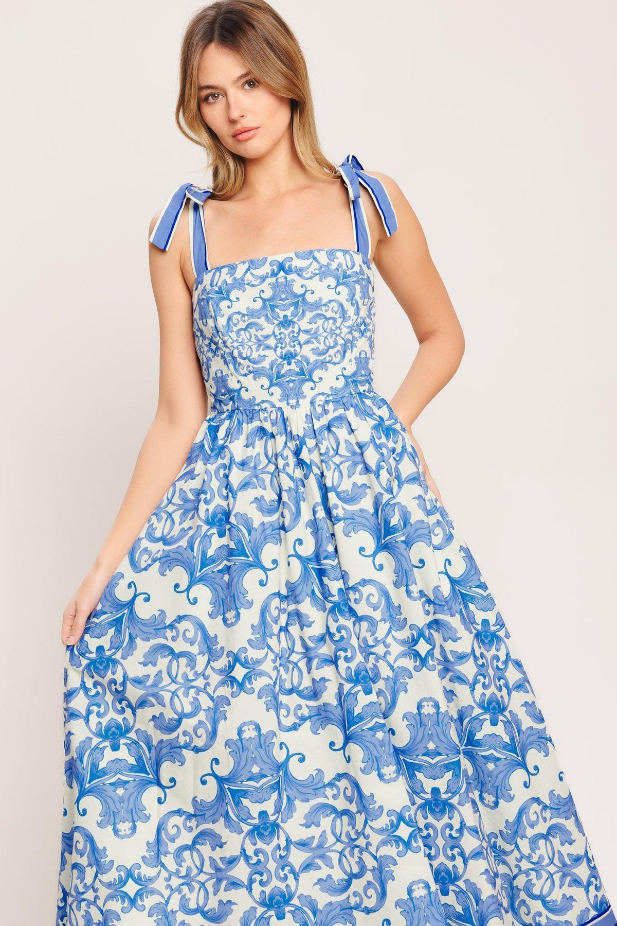 VESTIDO MIDI DE TEJIDO AZUL CELESTE