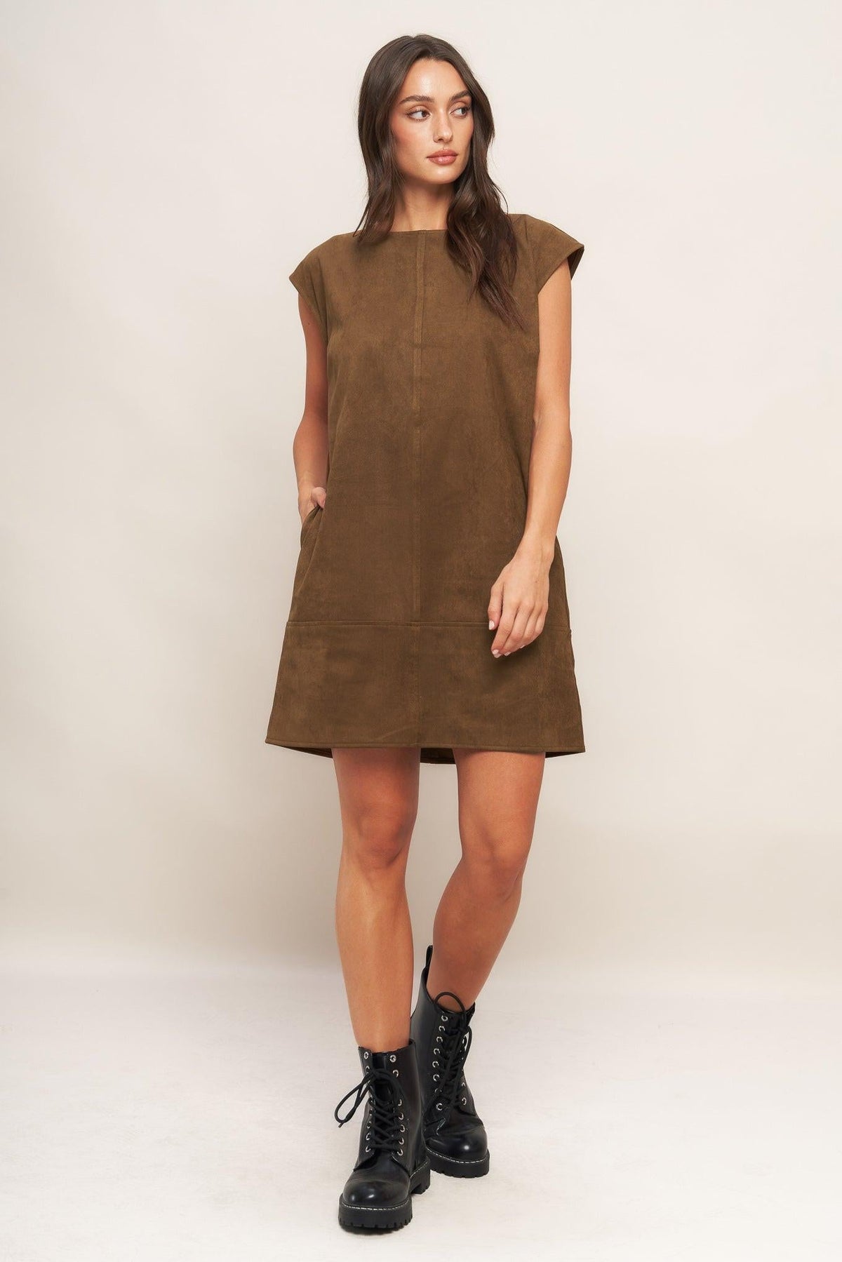 VESTIDO MIDI RECTO EN ANTE SINTÉTICO, ESTILO LUJO SILENCIOSO