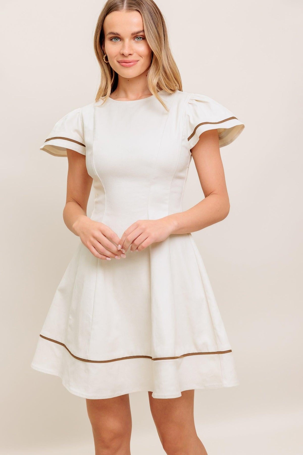 MINIVESTIDO TEJIDO COLOR CREMA TÉ CON LECHE