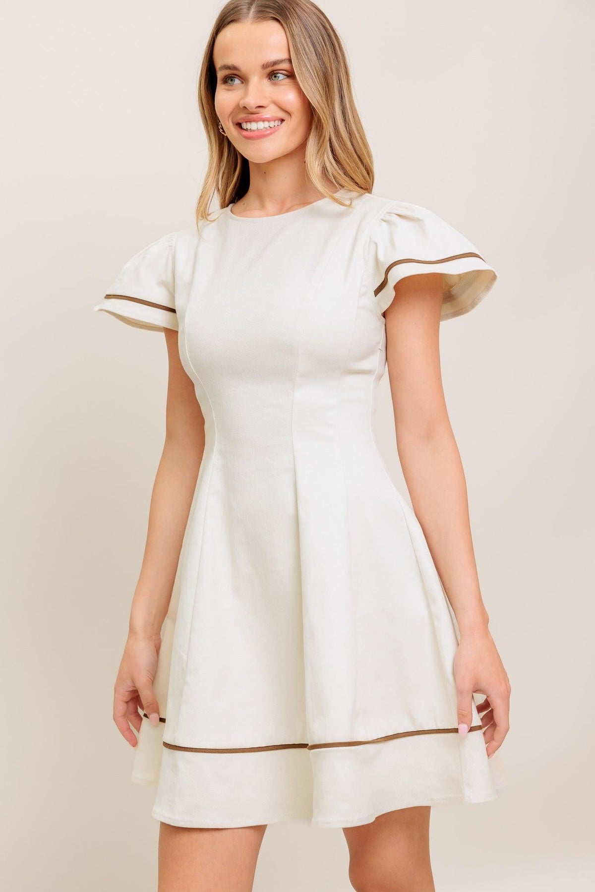 MINIVESTIDO TEJIDO COLOR CREMA TÉ CON LECHE
