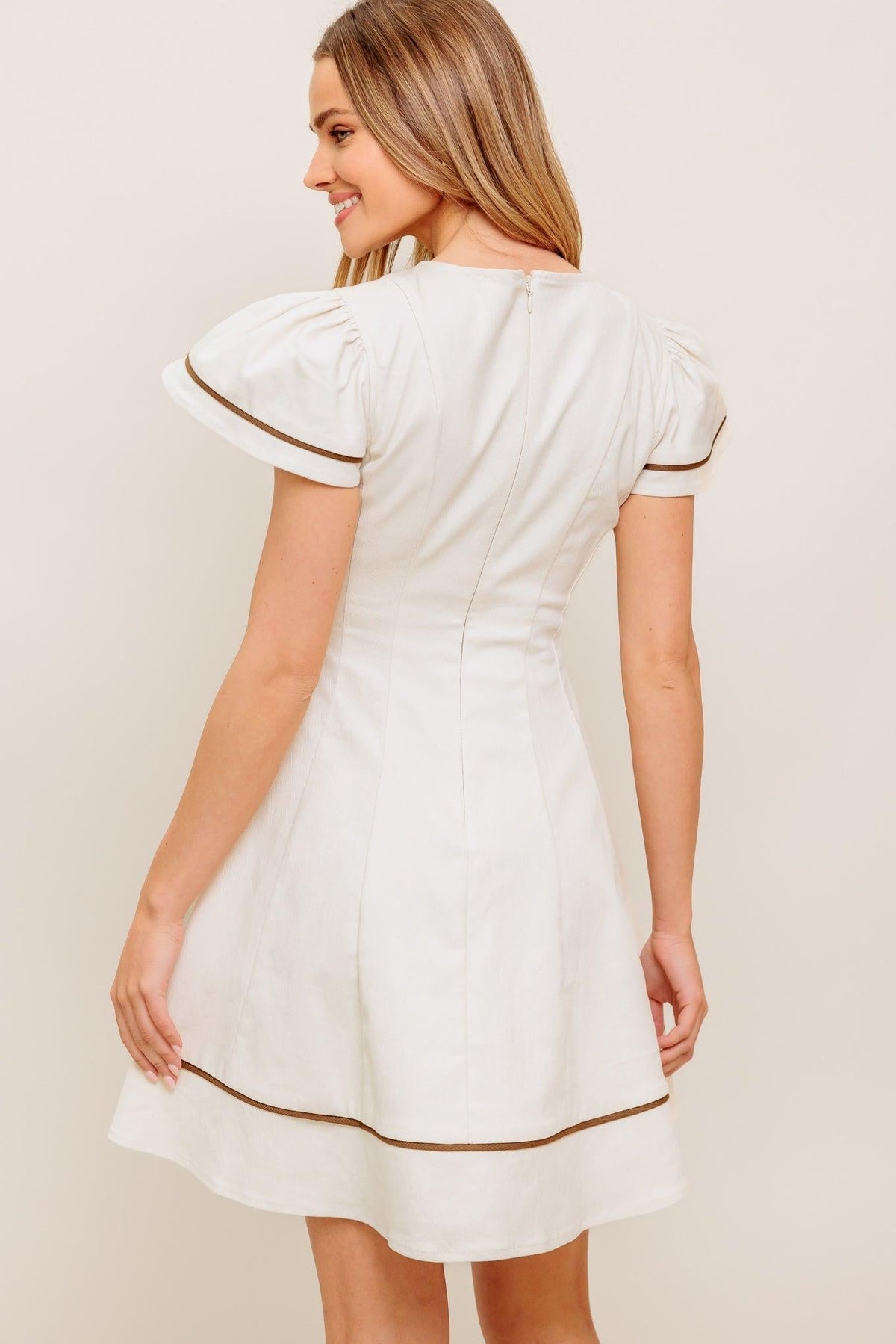 MINIVESTIDO TEJIDO COLOR CREMA TÉ CON LECHE