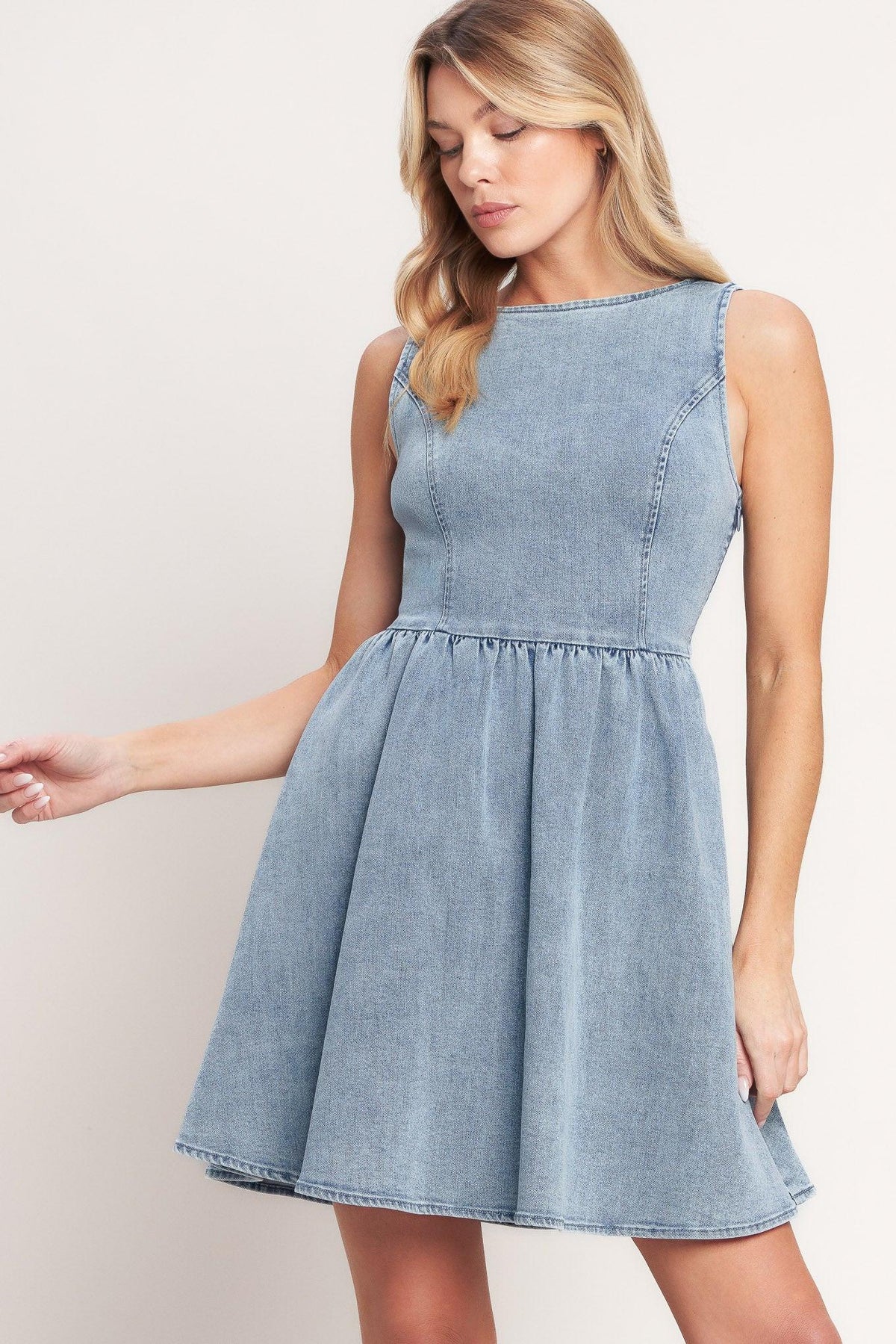 VESTIDO CORTO DE MEZCLILLA CASUAL Y ELEGANTE