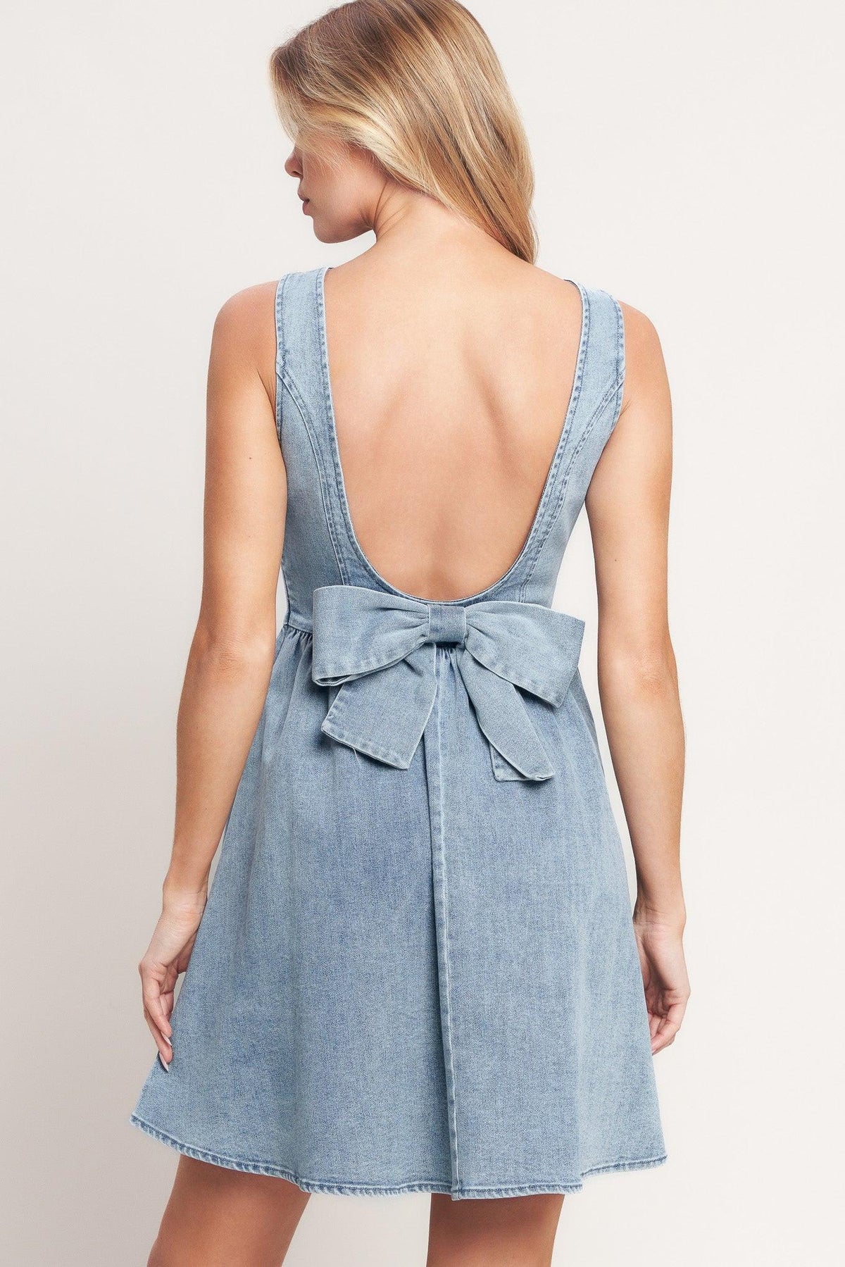 VESTIDO CORTO DE MEZCLILLA CASUAL Y ELEGANTE