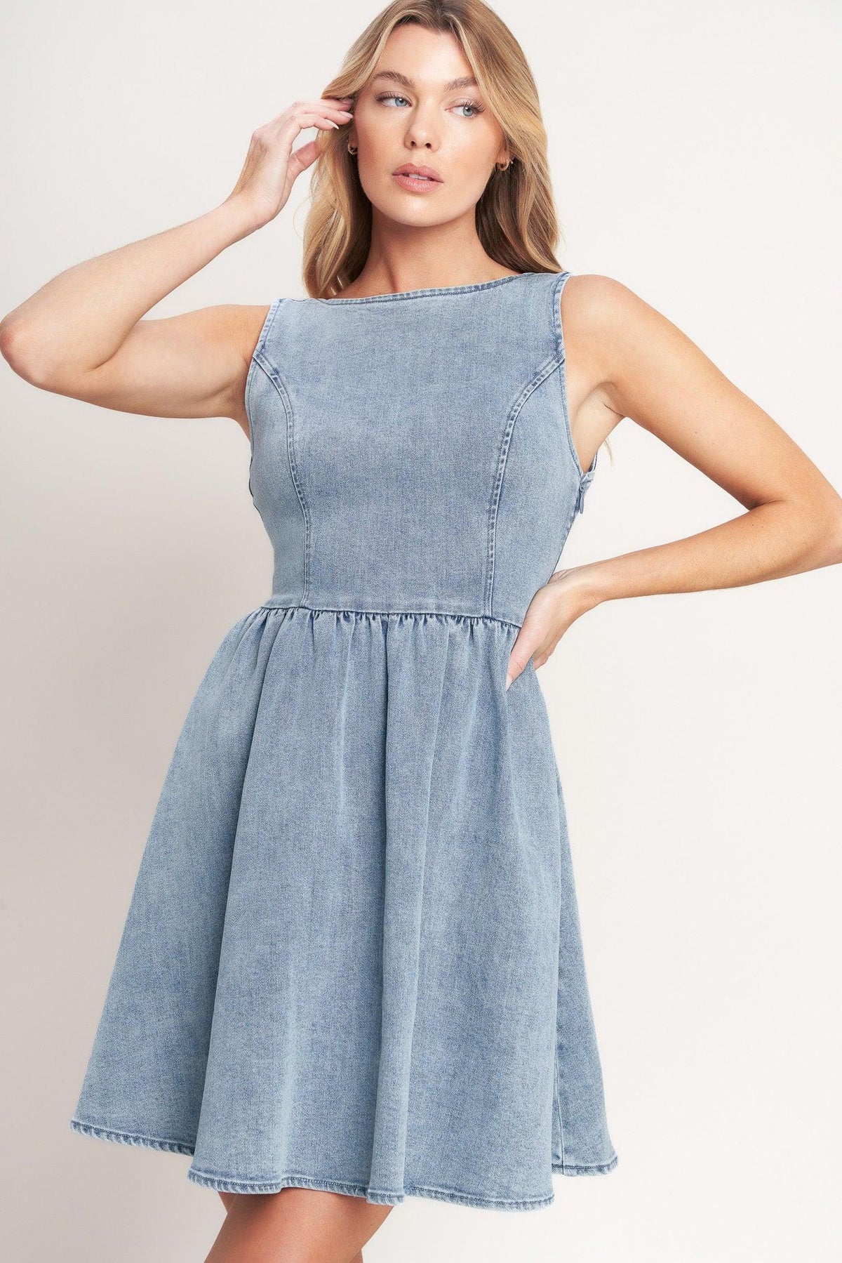 VESTIDO CORTO DE MEZCLILLA CASUAL Y ELEGANTE