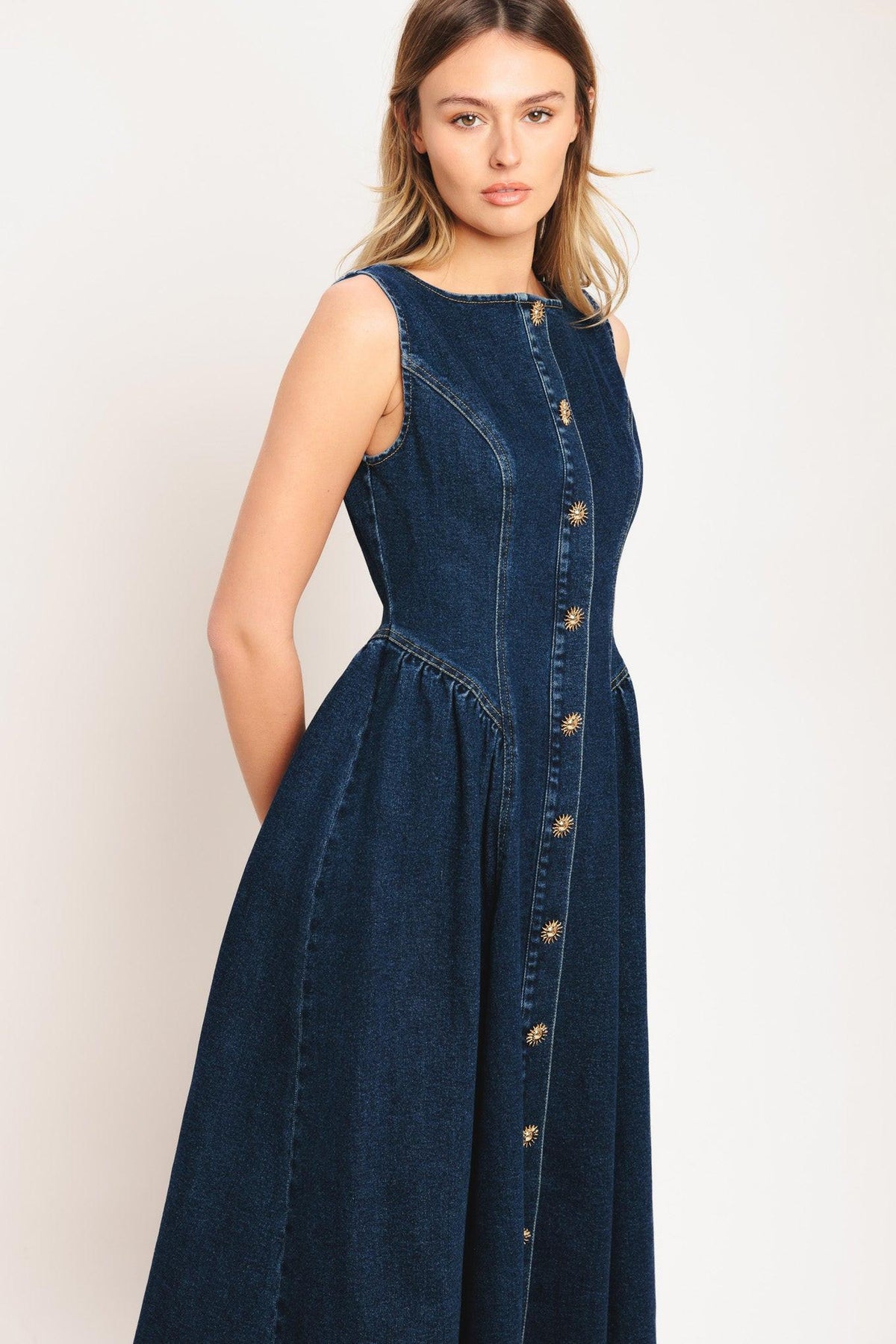 VESTIDO MIDI DE MEZCLILLA DE ESTILO SENCILLO