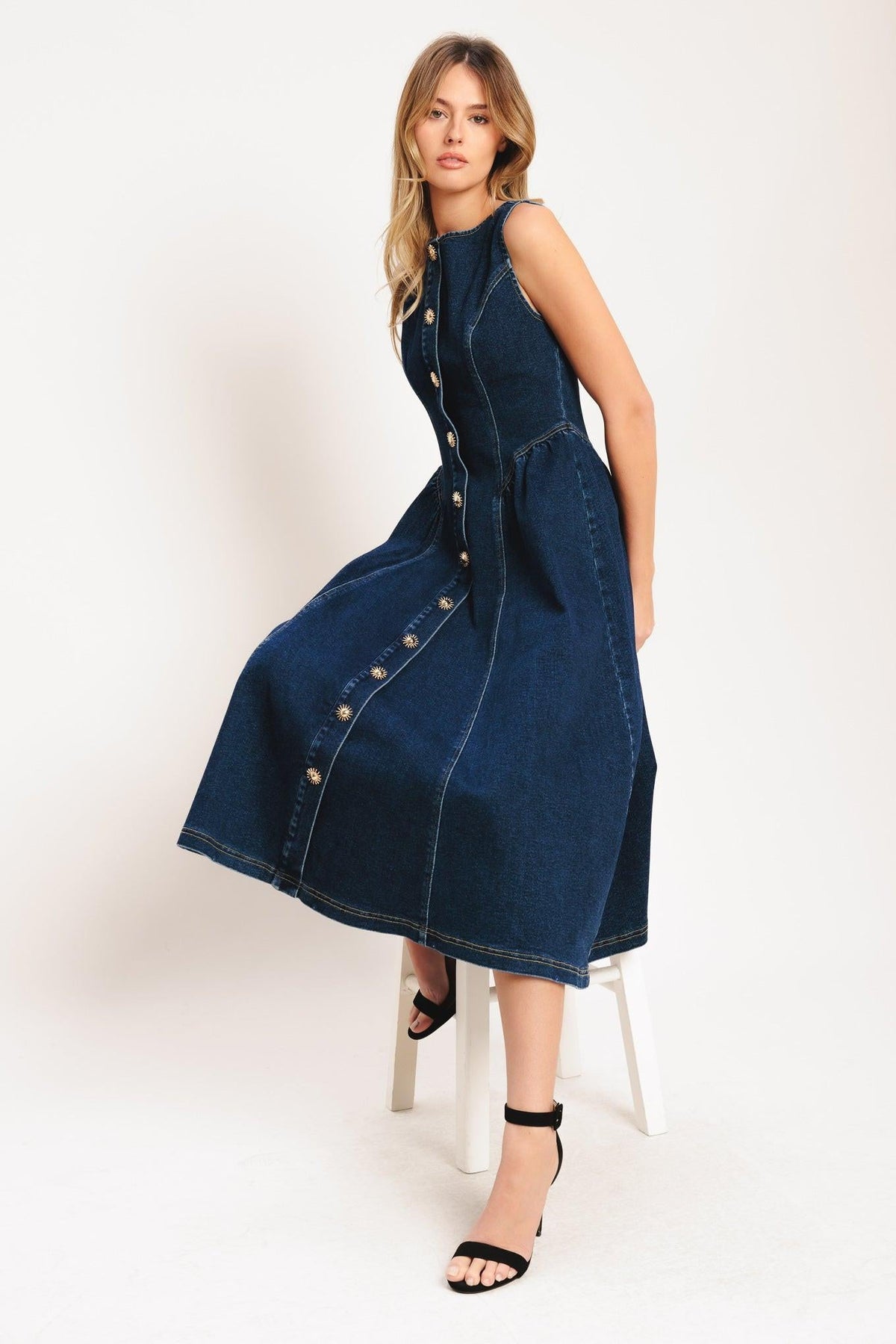 VESTIDO MIDI DE MEZCLILLA DE ESTILO SENCILLO