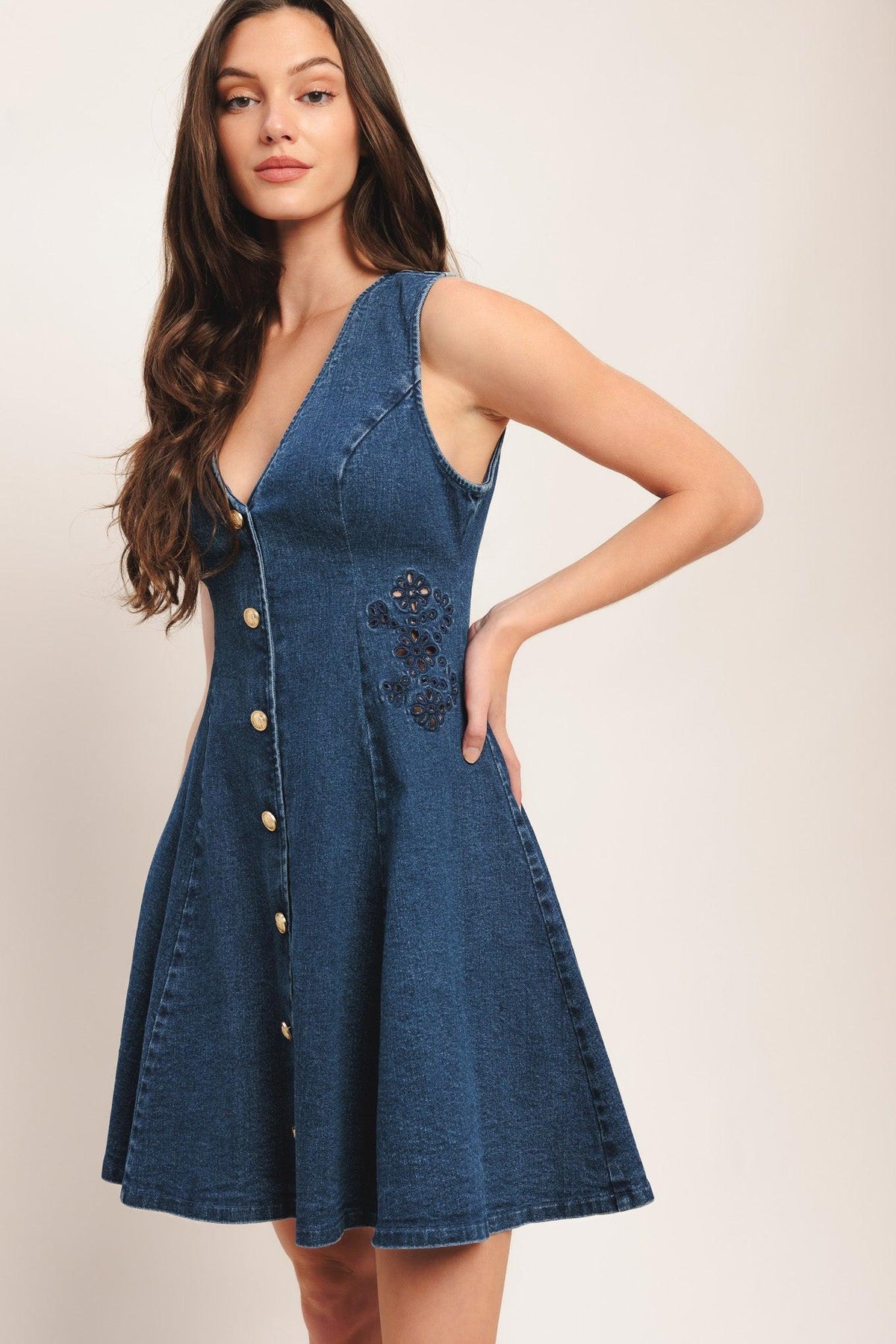 VESTIDO CORTO DE MEZCLILLA ACAMPANADO ÍNDIGO