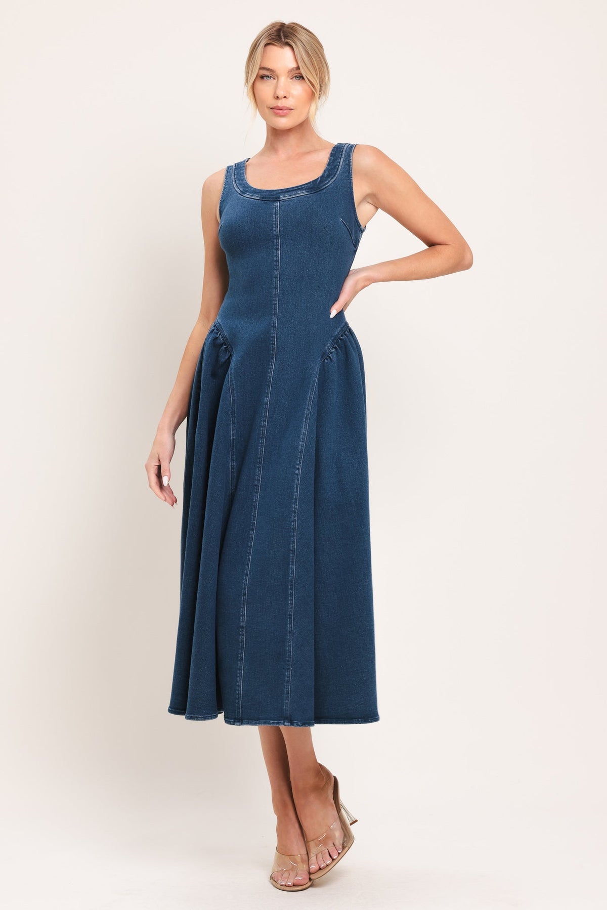 VESTIDO MIDI DE DENIM ÍNDIGO CLÁSICO
