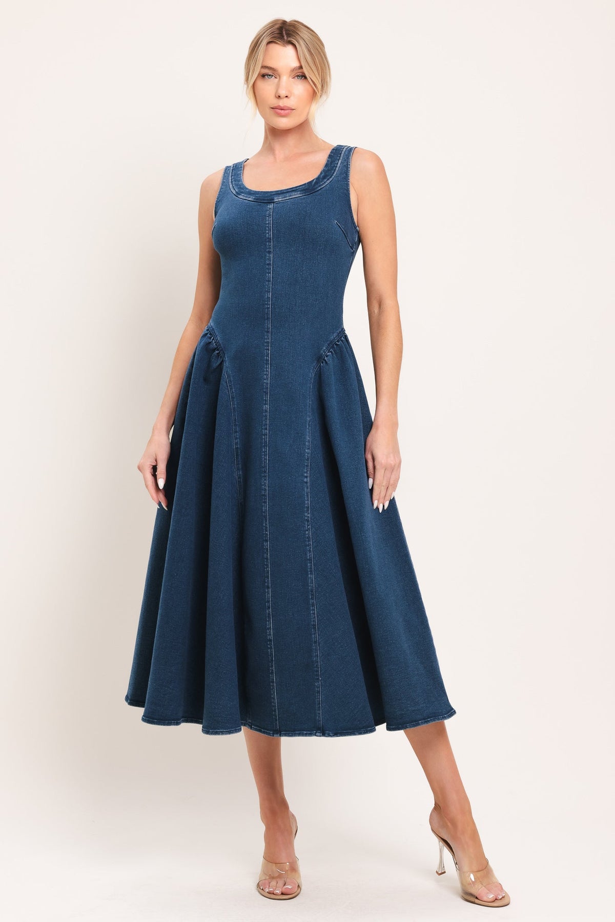 VESTIDO MIDI DE DENIM ÍNDIGO CLÁSICO