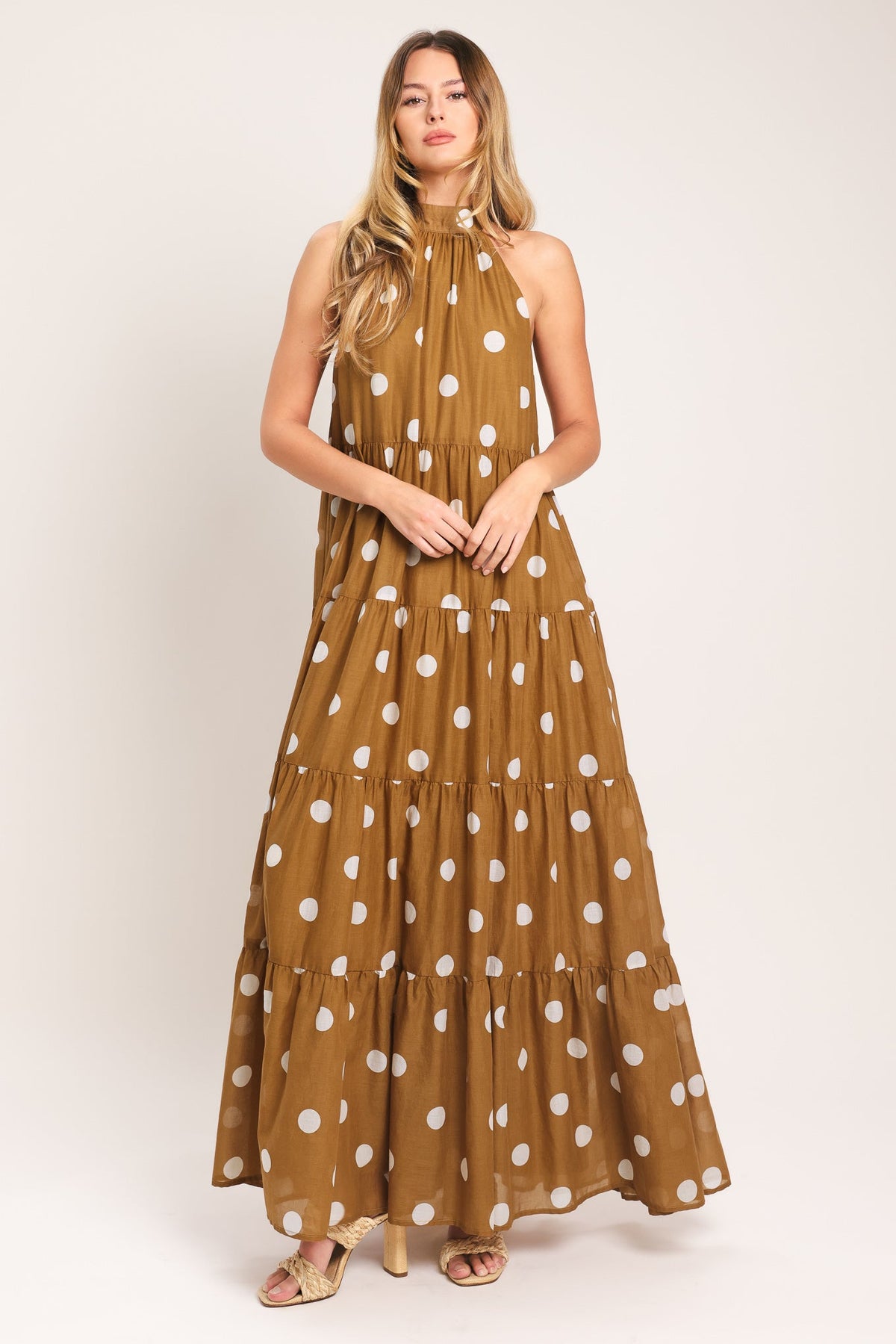VESTIDO MAXI TEJIDO DE LUNARES COLOR MIEL