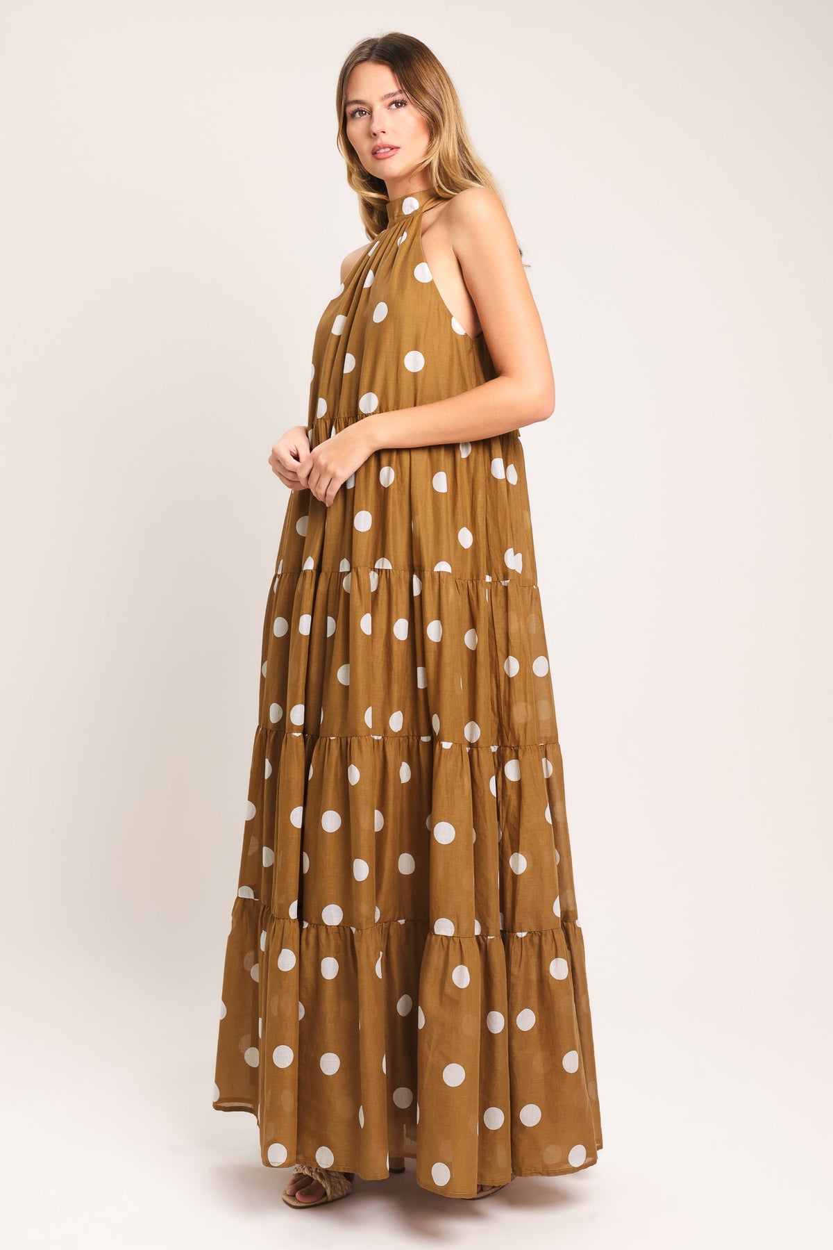 VESTIDO MAXI TEJIDO DE LUNARES COLOR MIEL