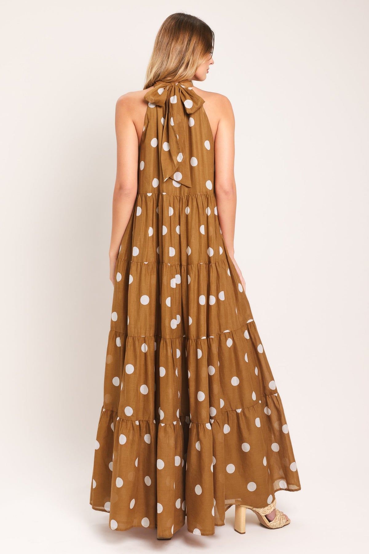 VESTIDO MAXI TEJIDO DE LUNARES COLOR MIEL