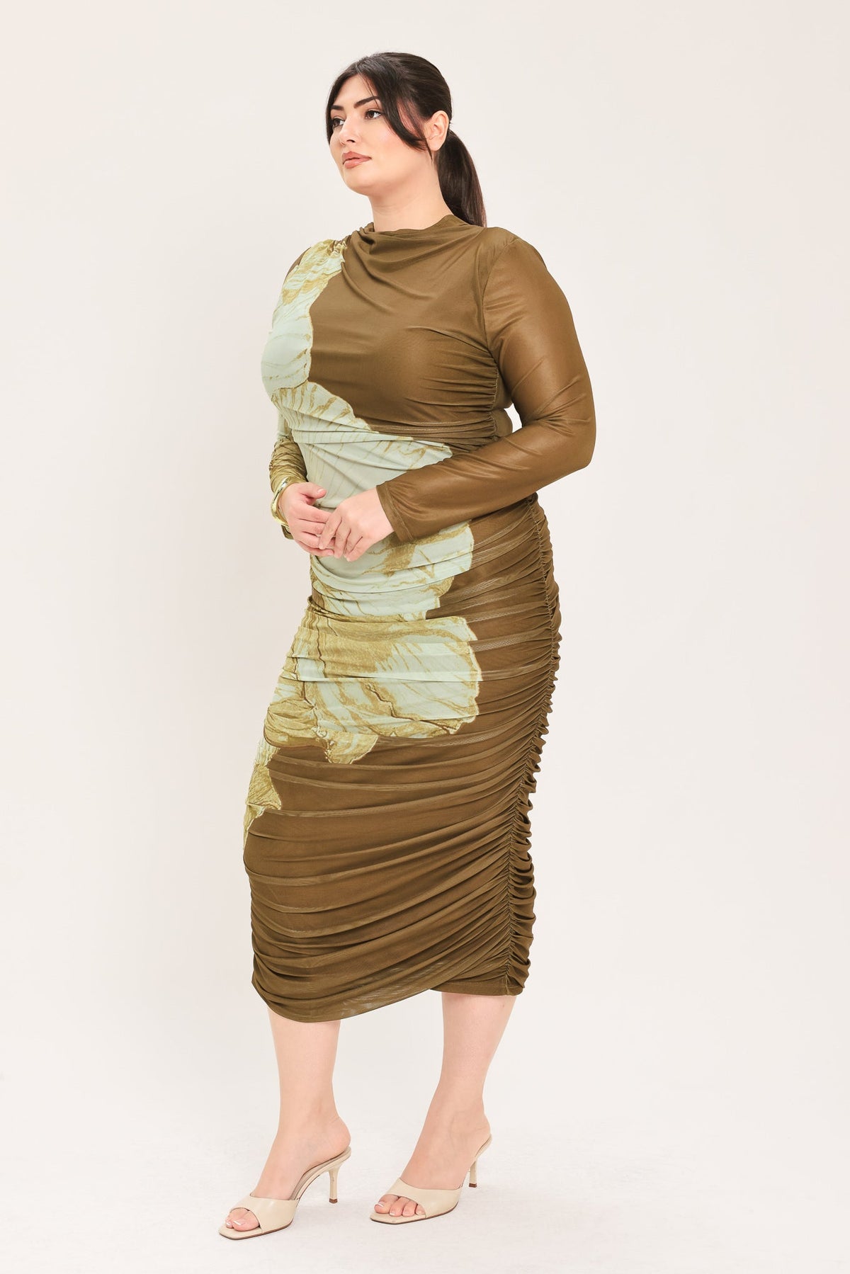 VESTIDO MIDI DE MALLA ELÁSTICA CON CONTORNO DE FLORES MARRONES