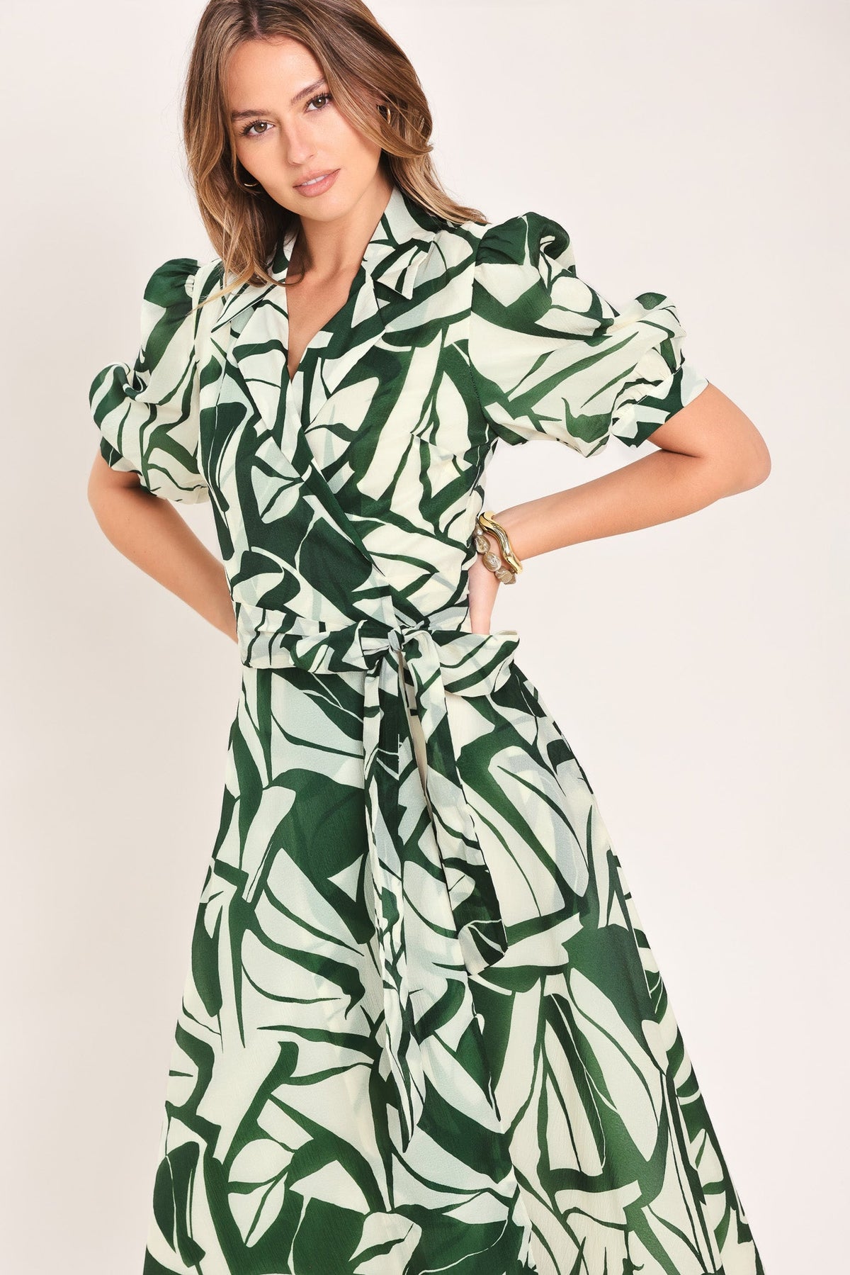 VESTIDO MIDI TIPO WRAP DE TEJIDO BOTANICAL BREEZE